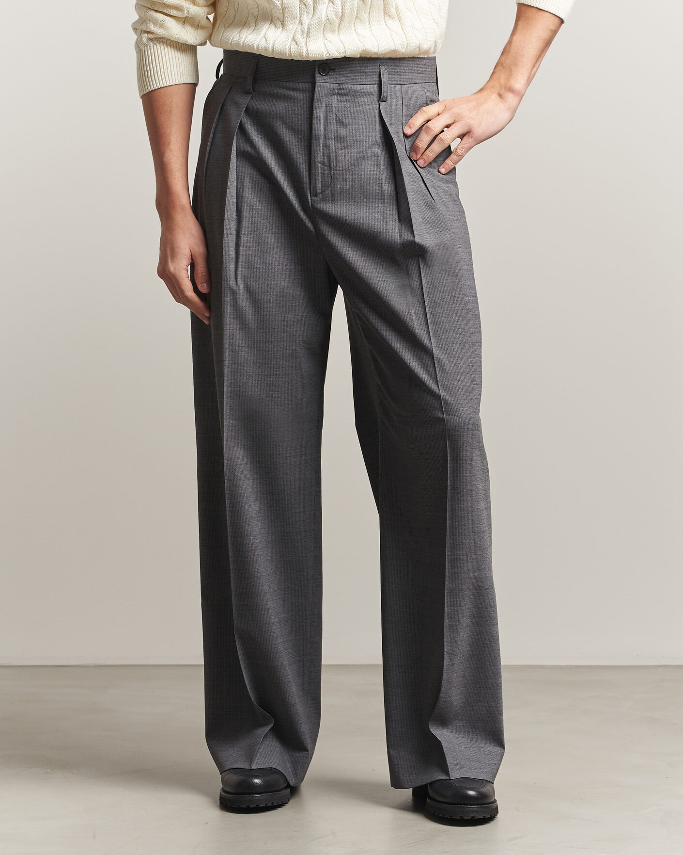 Hombres | Pantalones | Filippa K | Milo Wide Wool Pinstriped Trousers Mid Grey