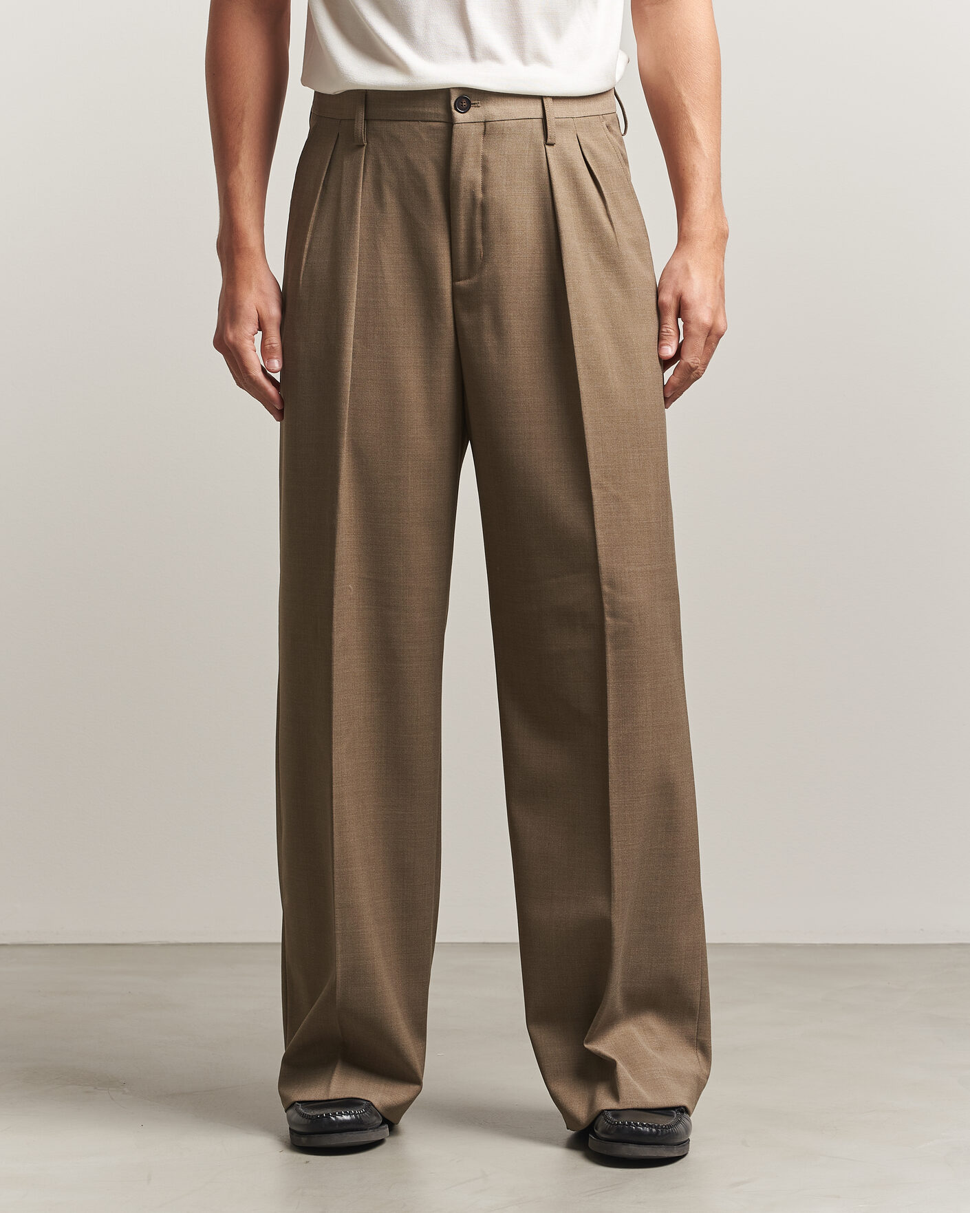 Hombres | Pantalones | Filippa K | Milo Wide Wool Trousers Light Driftwood