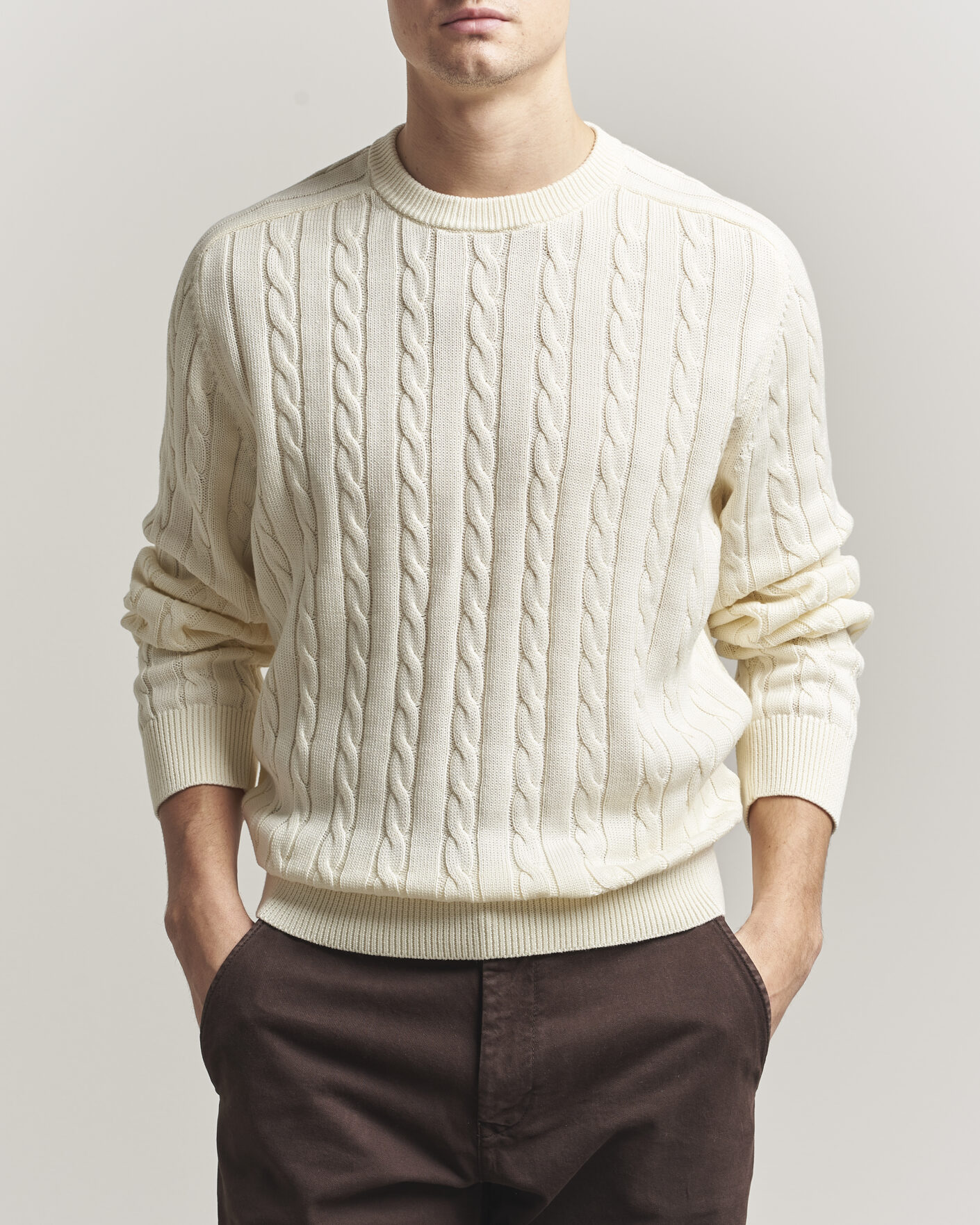 Hombres | Jerséis y prendas de punto | Filippa K | Cotton Cable Crew Neck Sweater Calico White