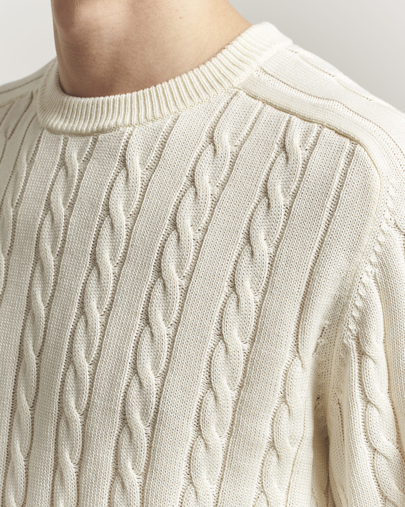 Hombres | Jerséis y prendas de punto | Filippa K | Cotton Cable Crew Neck Sweater Calico White