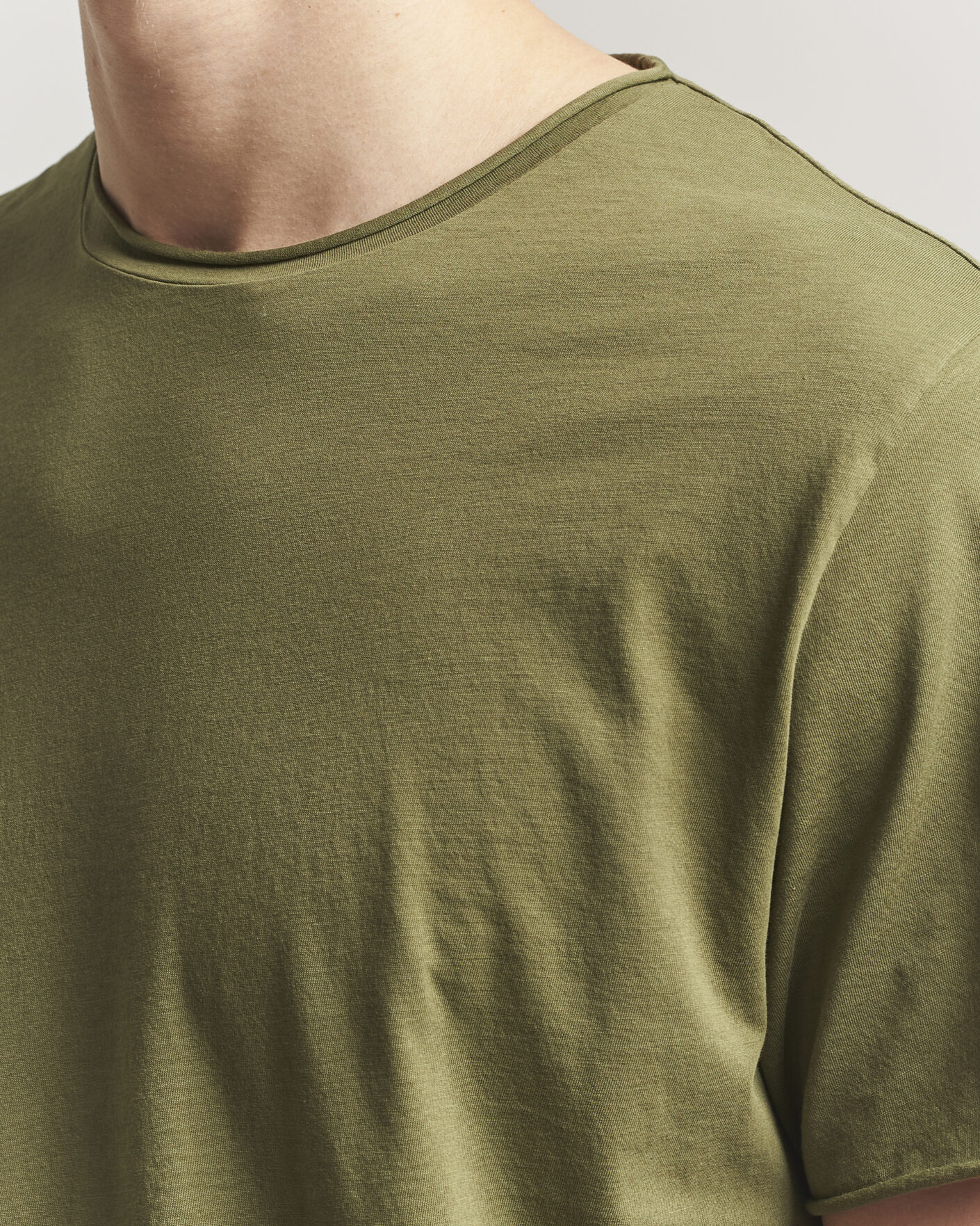 Hombres | Camisetas | Filippa K | Roll Neck Crew Neck T-Shirt Laurel Green