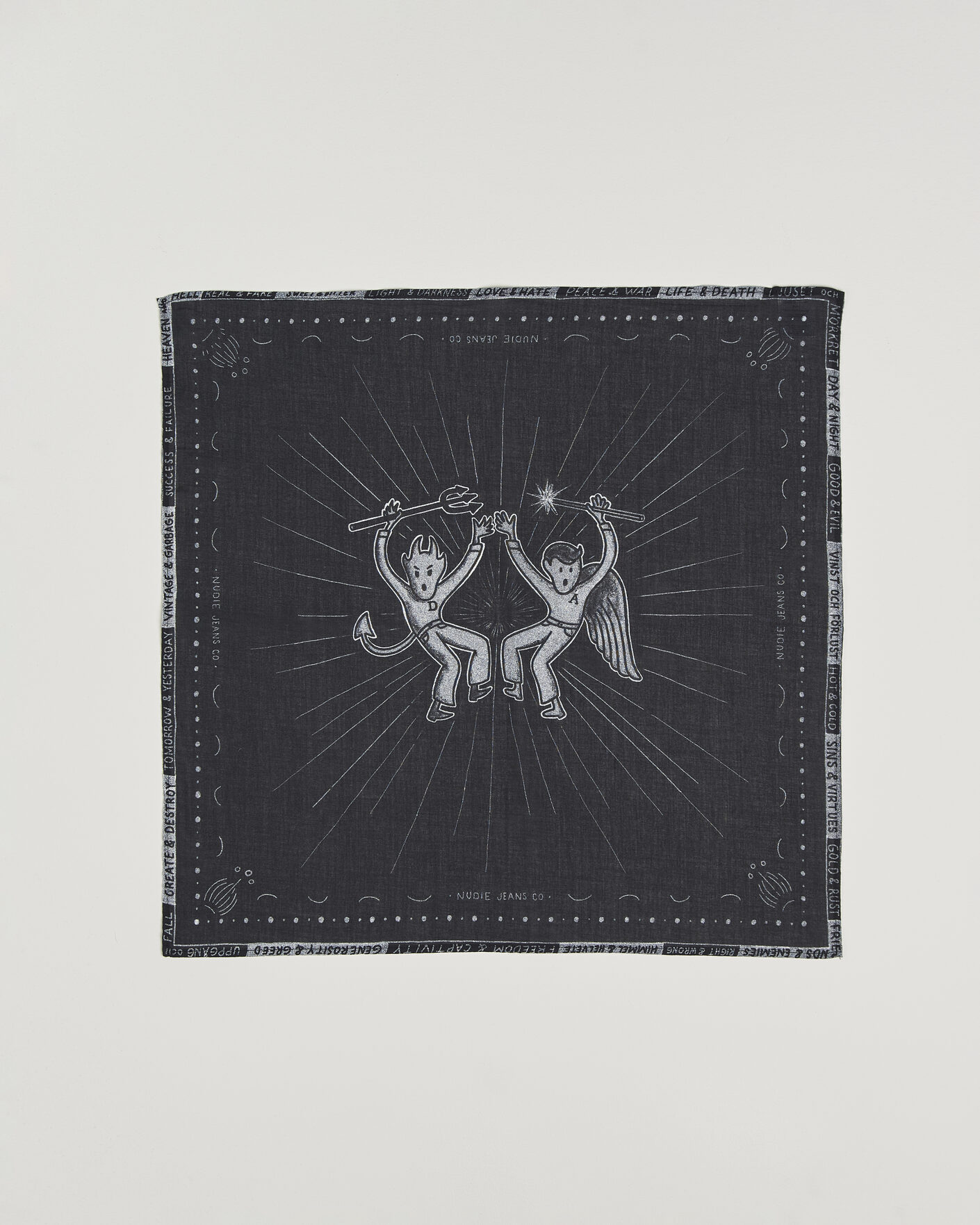 Hombres | Bufandas elegantes | Nudie Jeans | Ingrid Printed Bandana Black