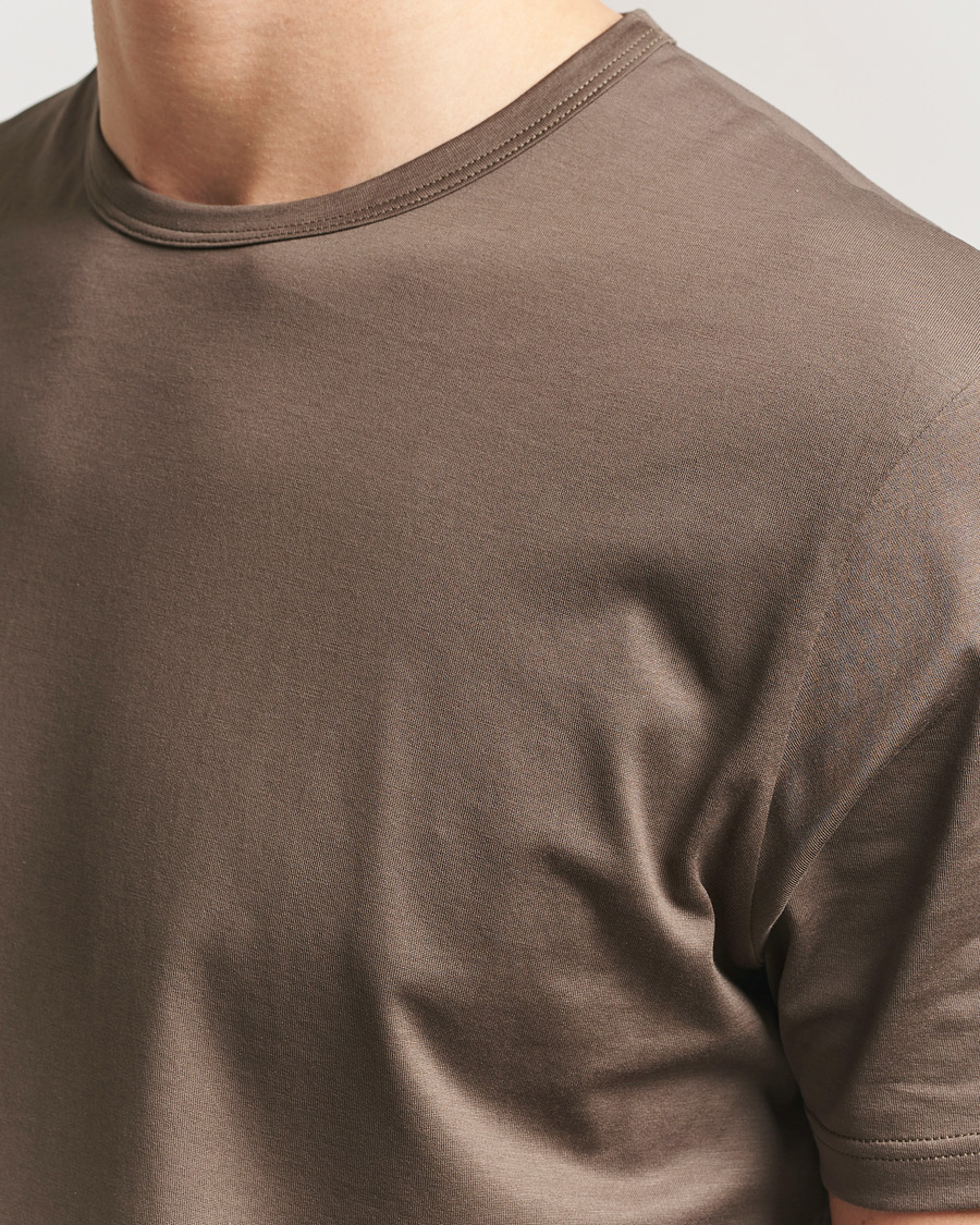 Hombres | Camisetas | Sunspel | Crew Neck Q82 Cotton T-Shirt Dark Cedar