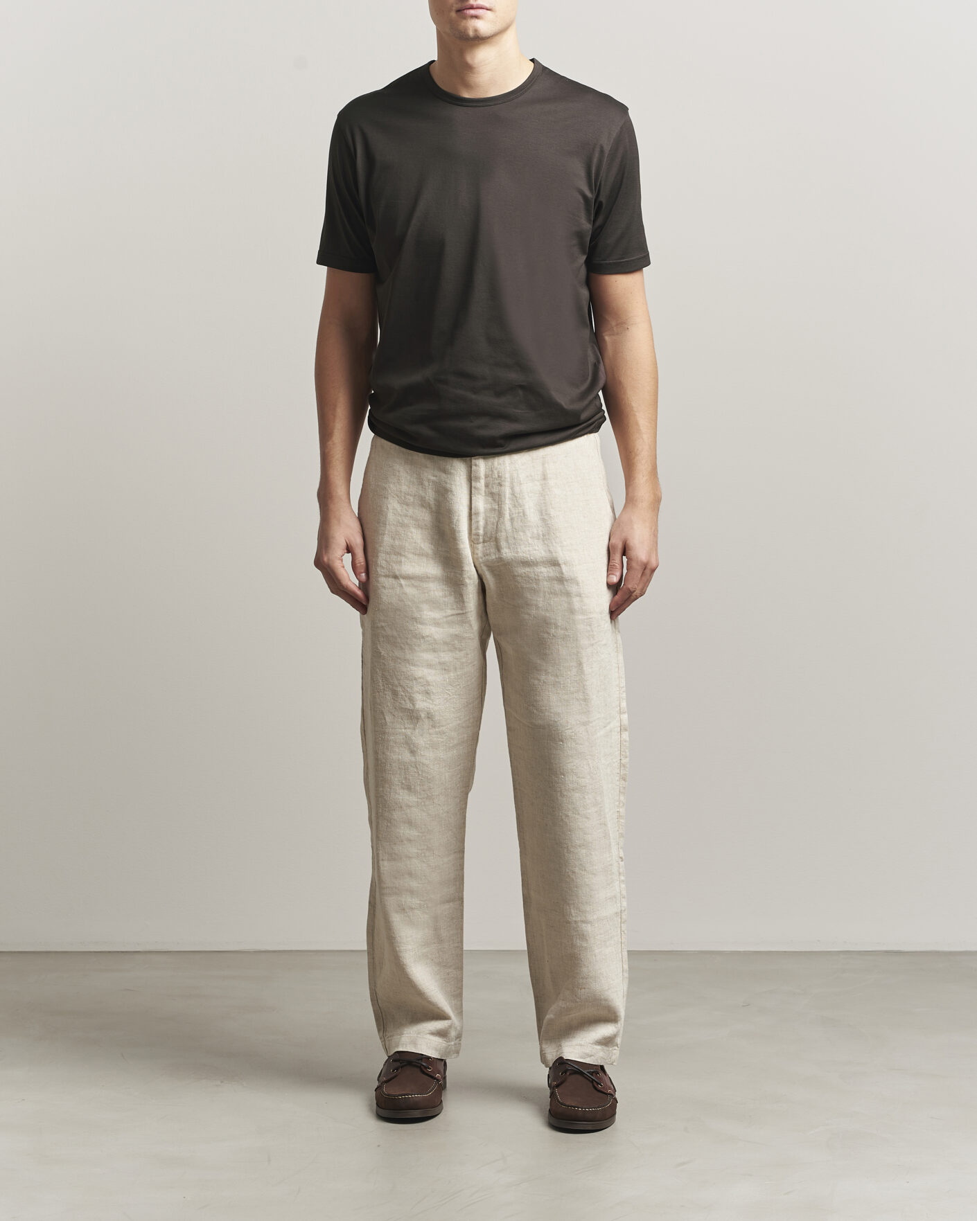 Hombres | Camisetas | Sunspel | Crew Neck Q82 Cotton T-Shirt Dark Chocolate