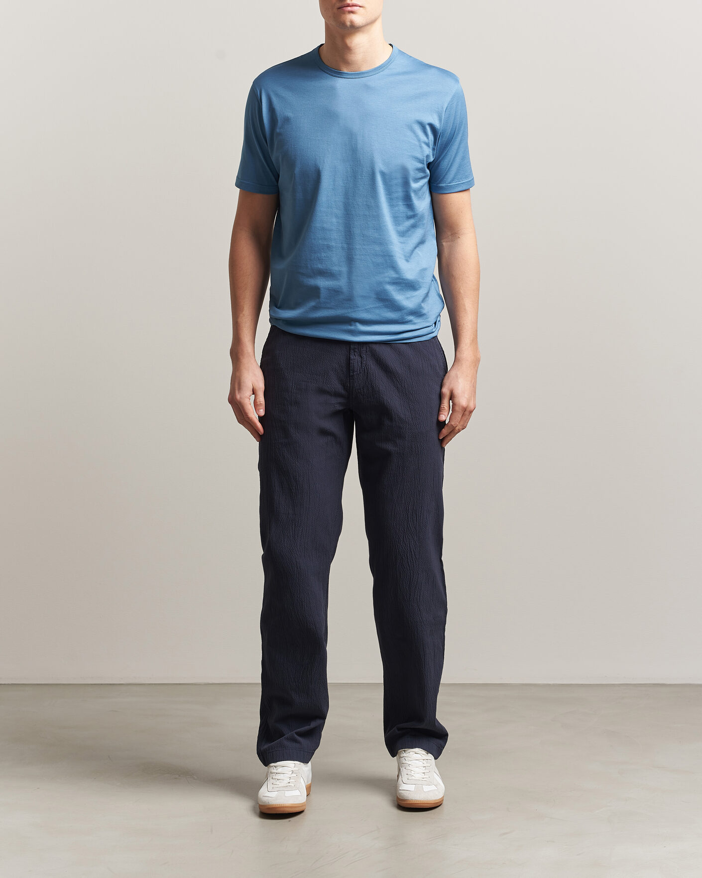 Hombres | Camisetas | Sunspel | Crew Neck Q82 Cotton T-Shirt Air Force Blue