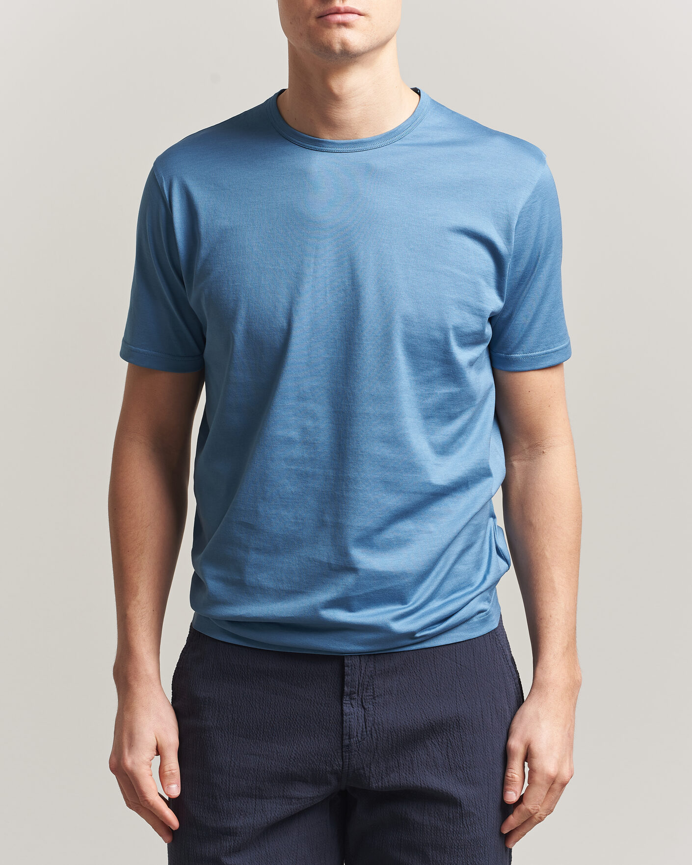 Hombres | Camisetas | Sunspel | Crew Neck Q82 Cotton T-Shirt Air Force Blue
