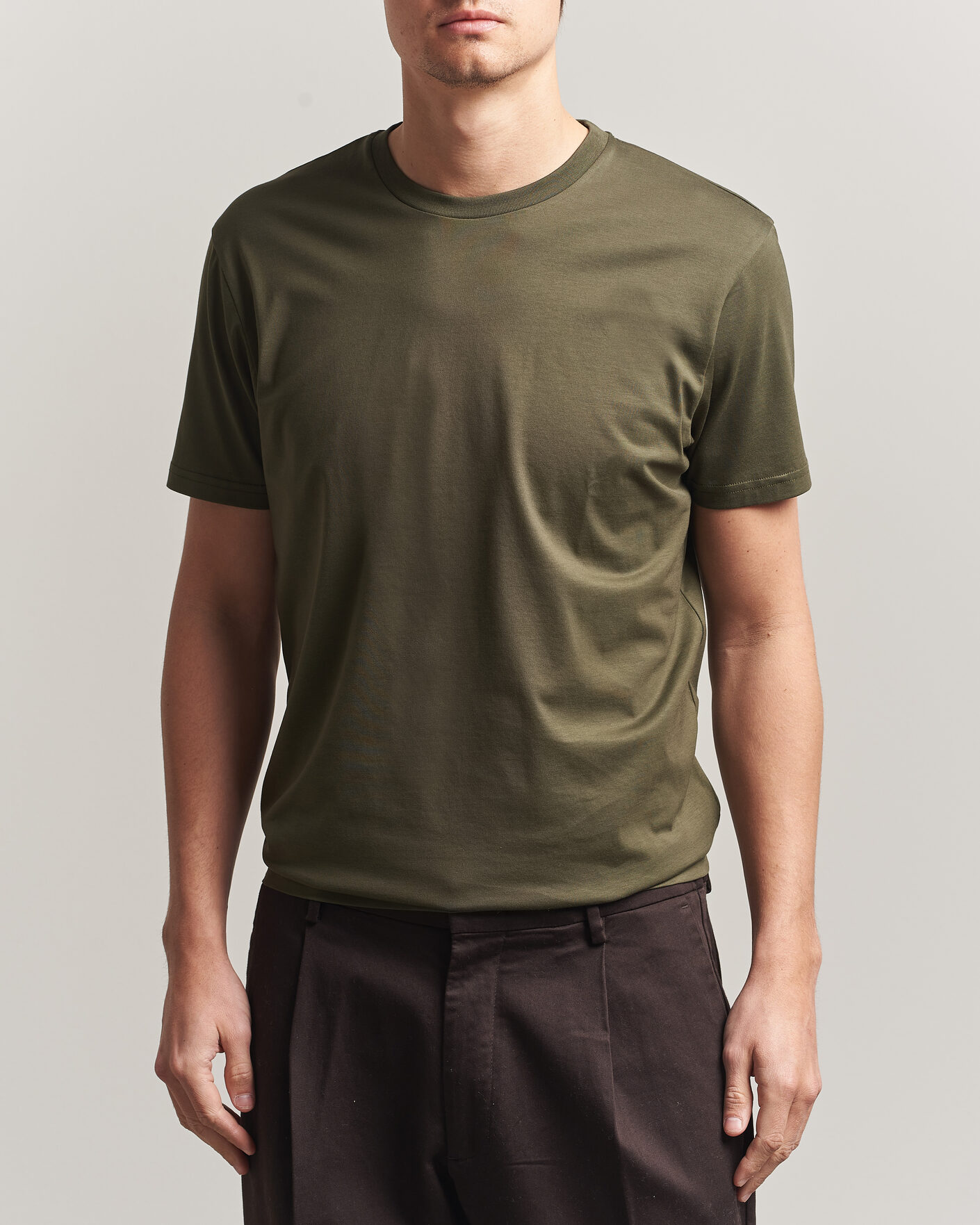 Hombres | Camisetas | Sunspel | Riviera Midweight T-Shirt Deep Olive