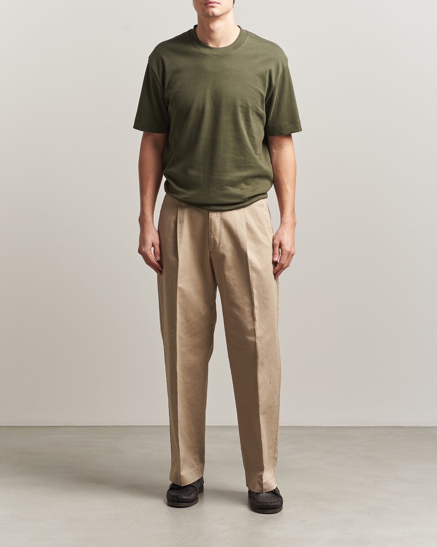 Hombres | Camisetas | Sunspel | Heavy Weight Supima Cotton T-Shirt Deep Olive