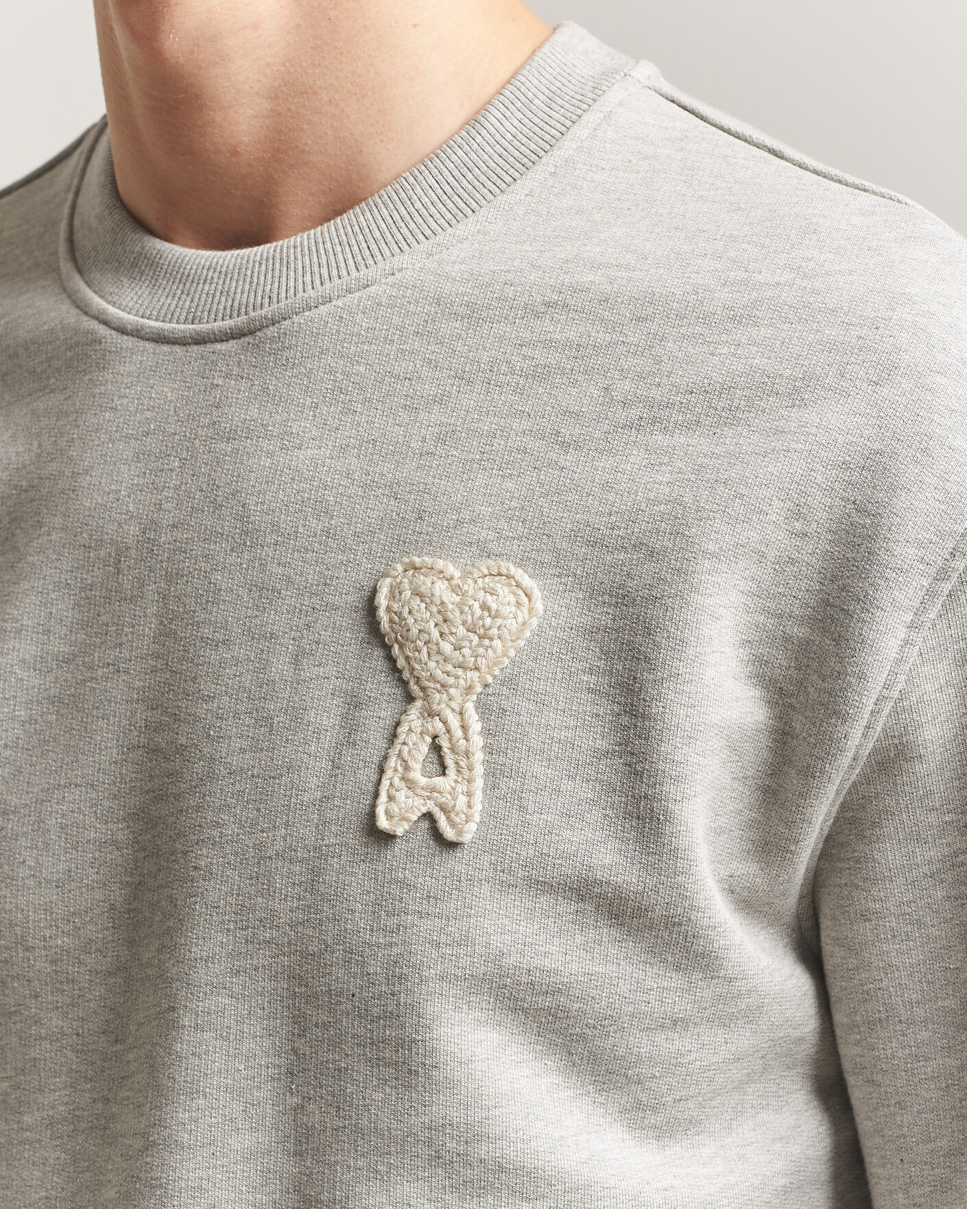 Hombres | Jerséis y prendas de punto | AMI | Knitted Heart Logo Sweatshirt Grey Melange