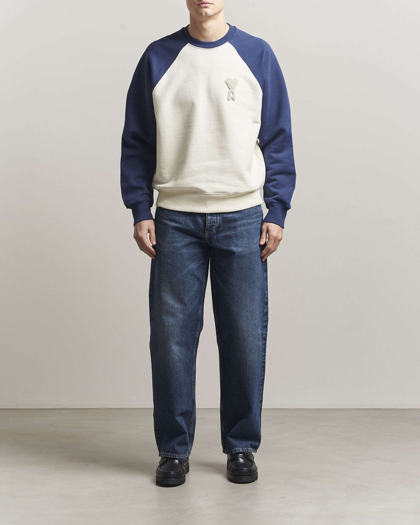 Hombres | Jerséis y prendas de punto | AMI | Knitted Heart Logo Sweatshirt Creme/Navy