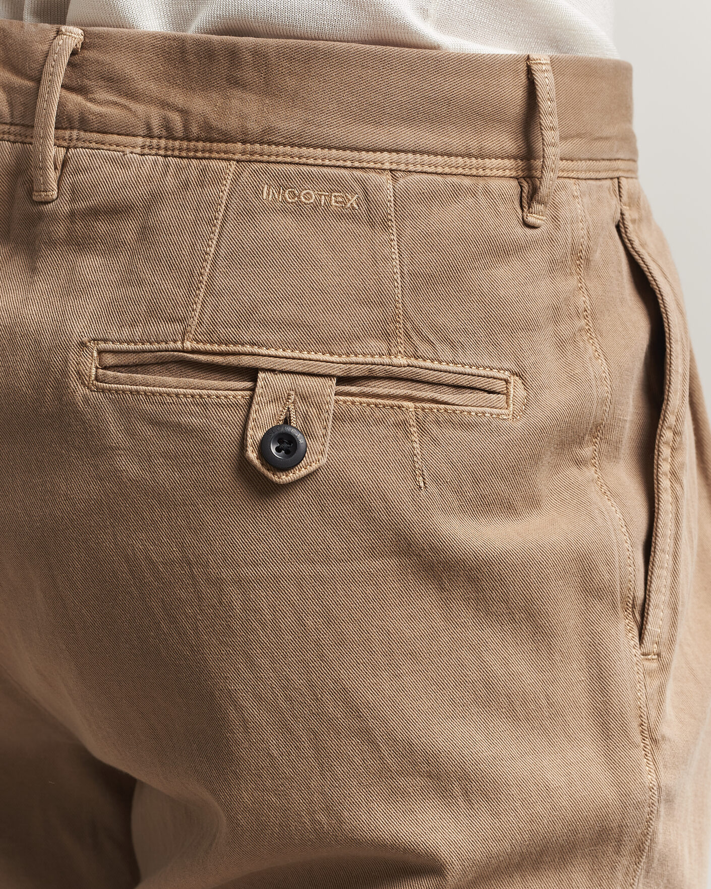 Hombres | Pantalones | Incotex | Tapered Fit Pleated Linen Slacks Brown