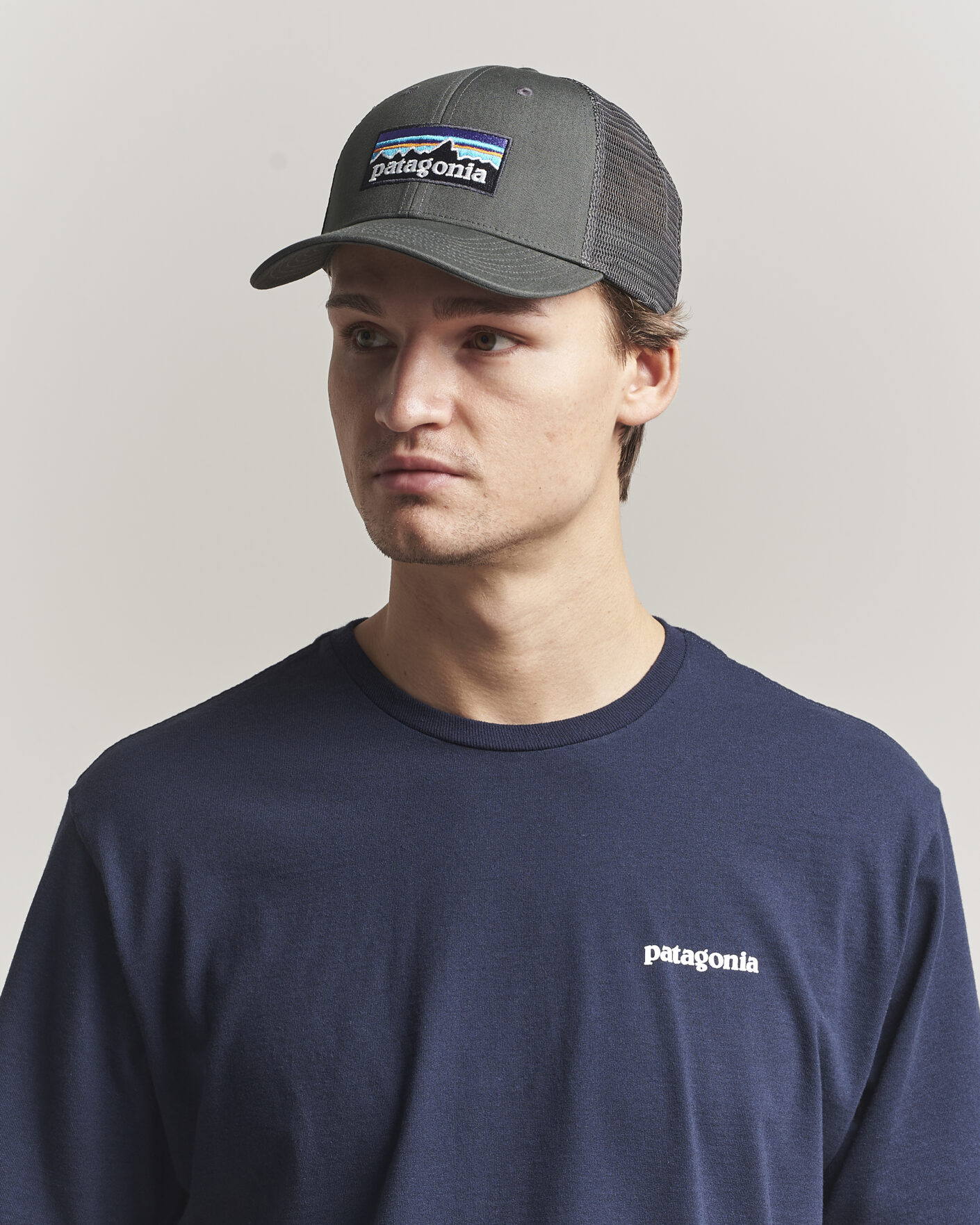 Hombres | Sombreros y gorras | Patagonia | P-6 Logo LoPro Trucker Hat Forge Grey