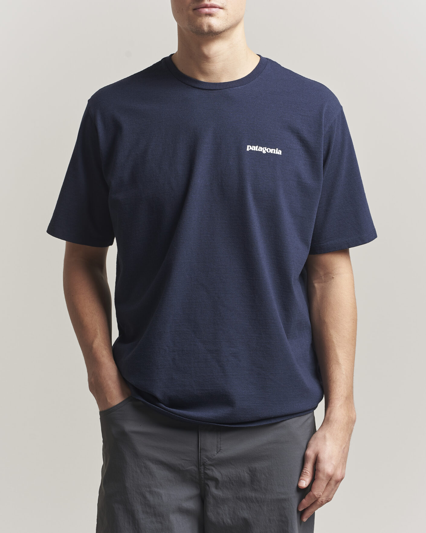 Hombres | Camisetas | Patagonia | P-6 Logo T-Shirt New Navy
