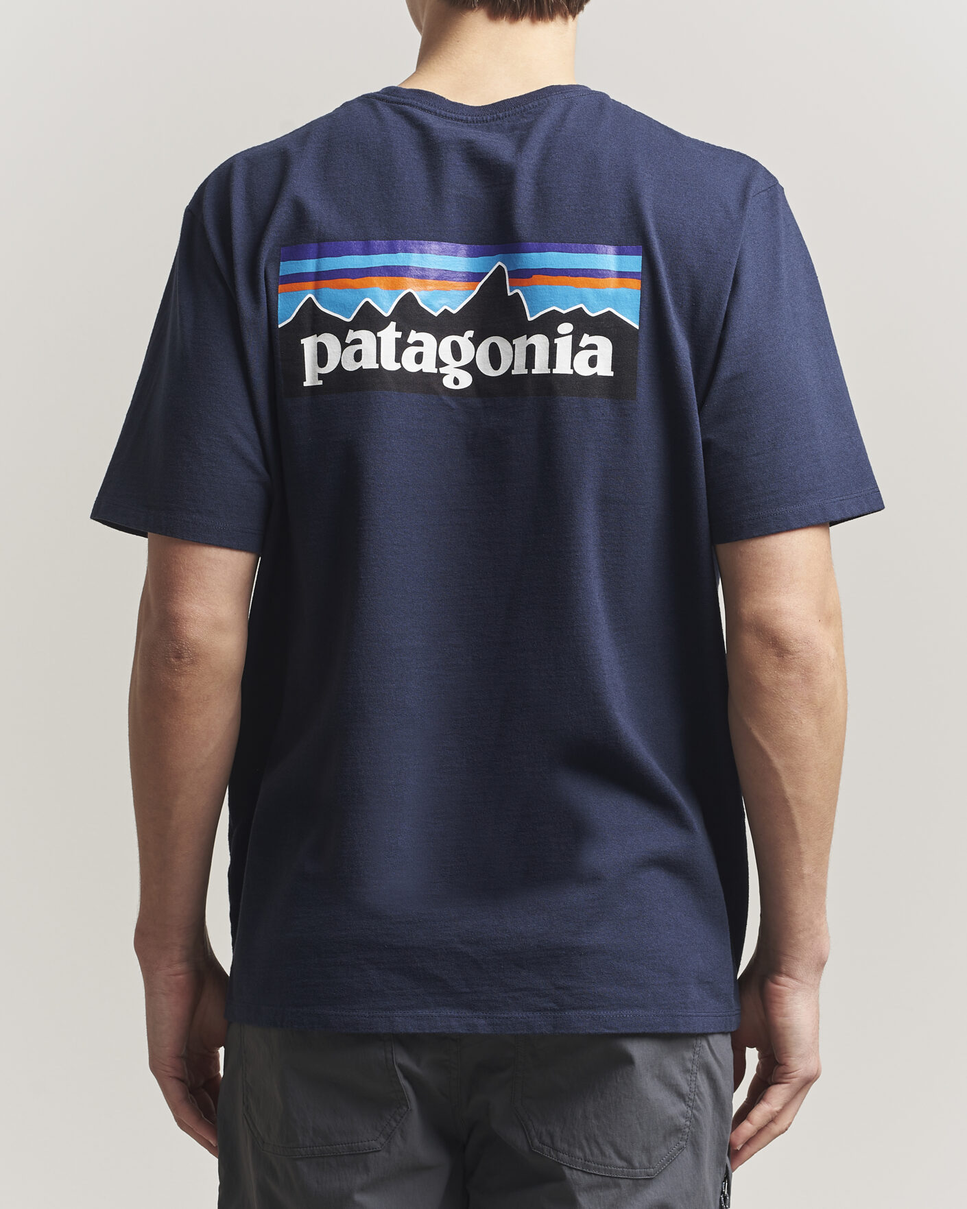 Hombres | Camisetas | Patagonia | P-6 Logo T-Shirt New Navy
