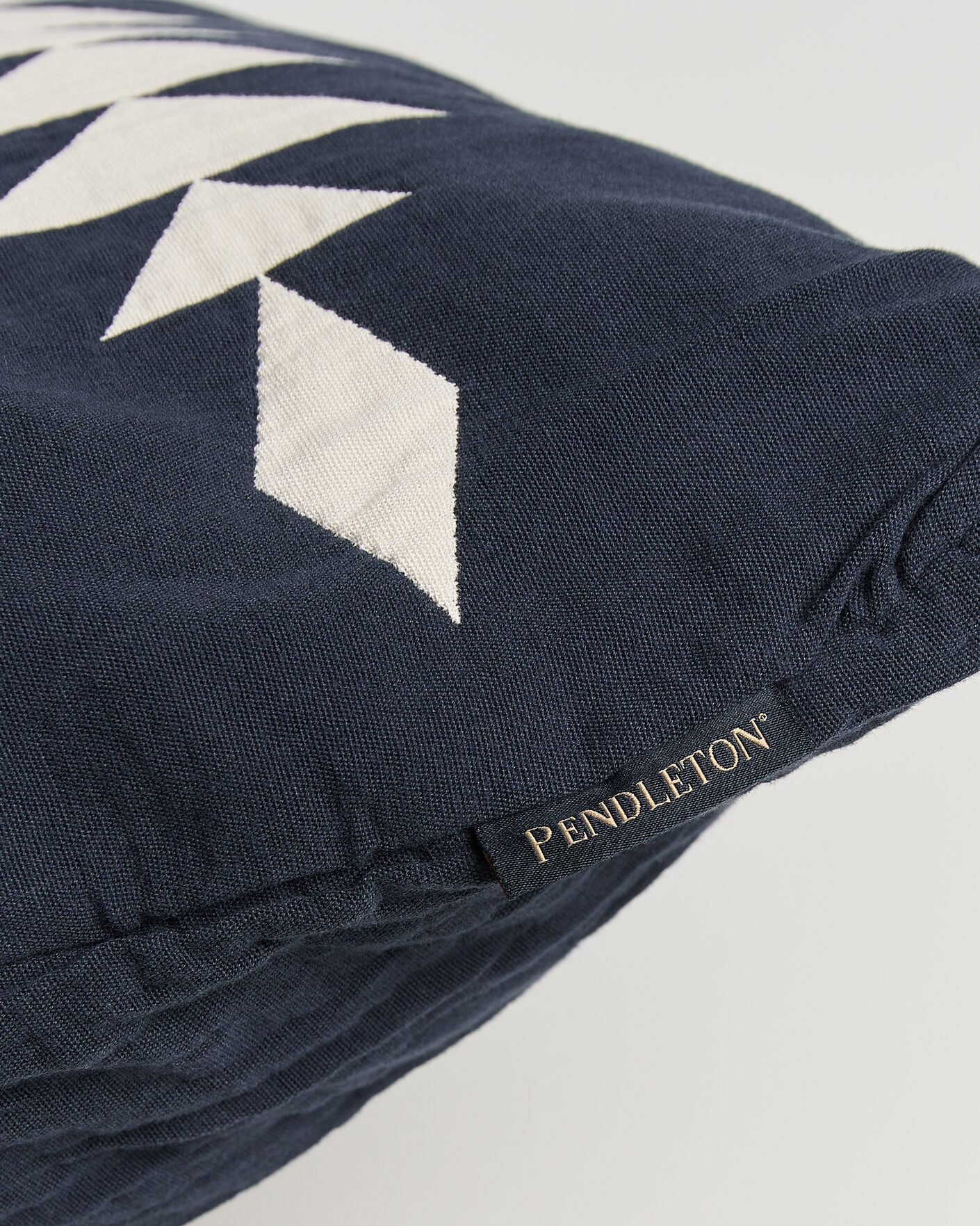 Hombres | Hogar | Pendleton | Organic Cotton Matelasse Pillow Midnight Nova