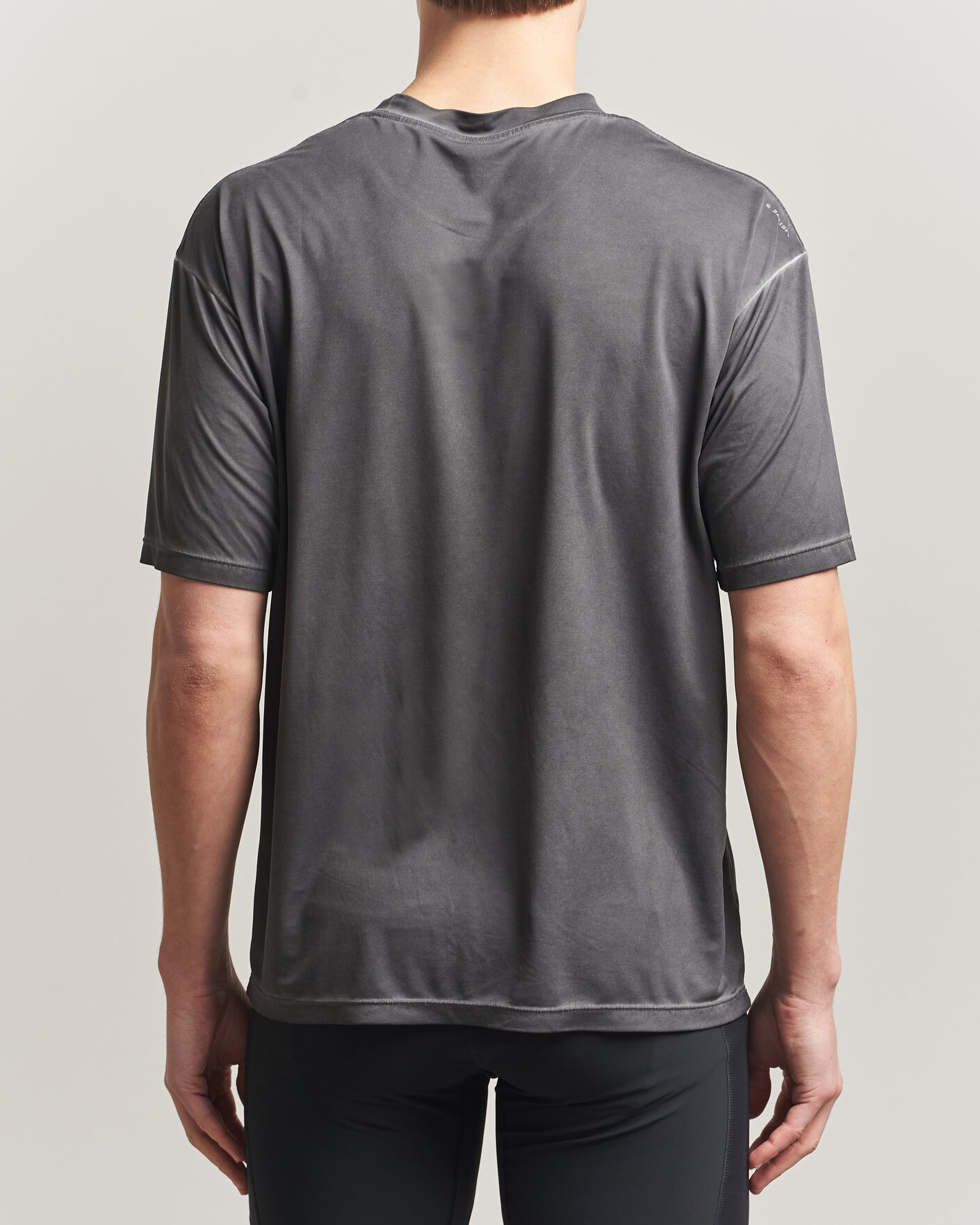 Hombres | Camisetas | Satisfy | AuraLite T-Shirt Pigment Black