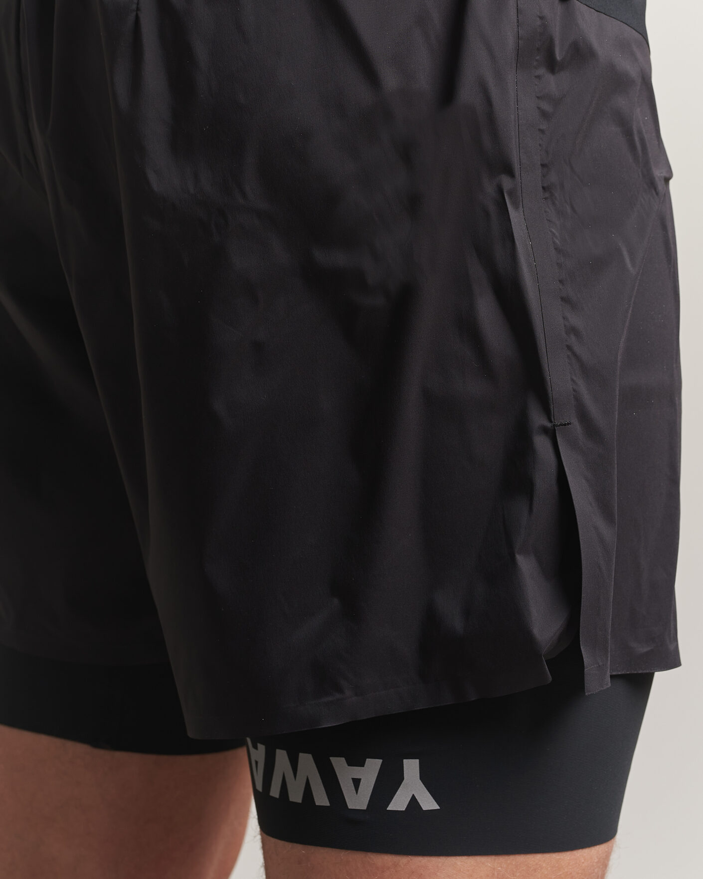 Hombres | Pantalones cortos | Satisfy | TechSilk 8 Inch Shorts Black