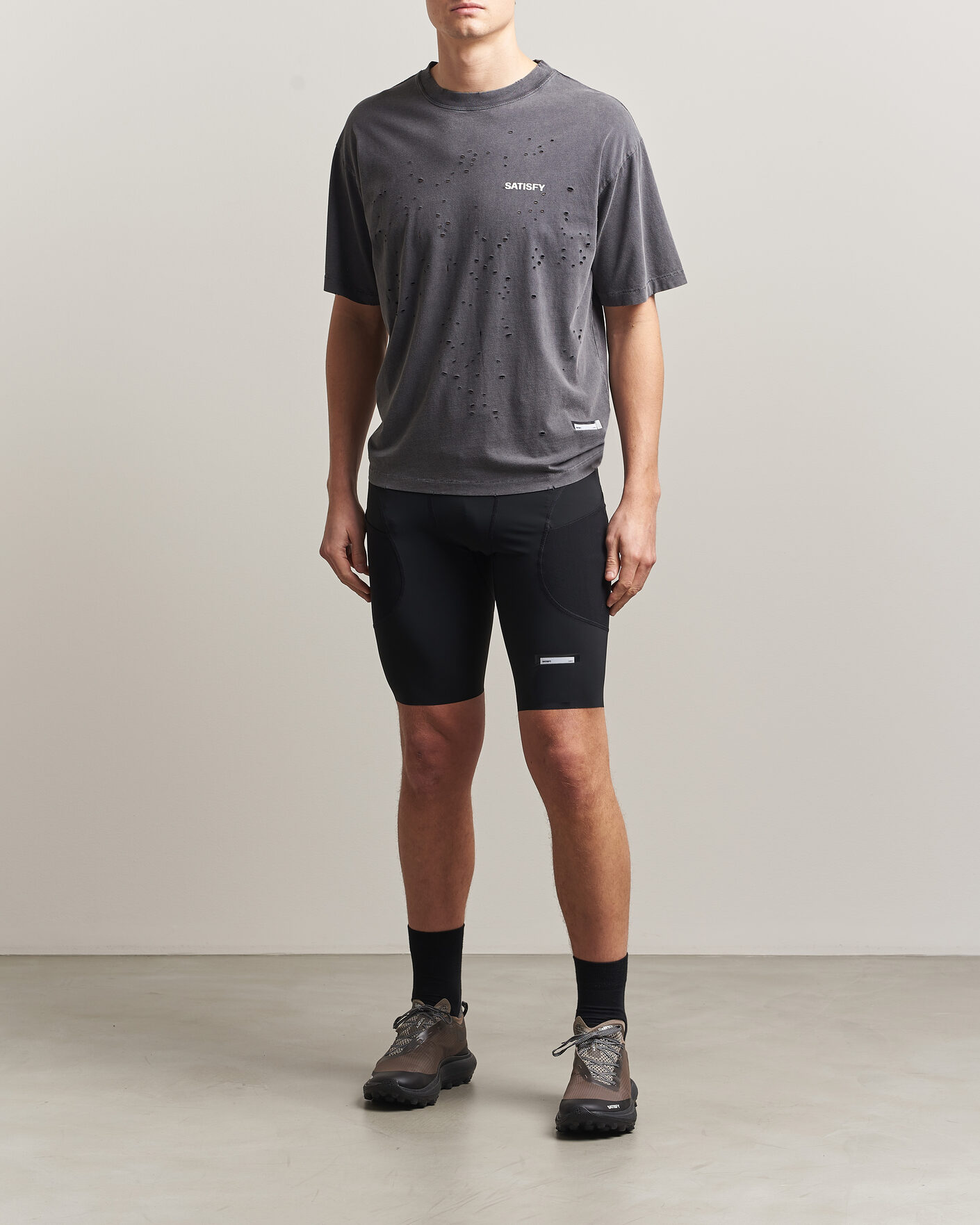 Hombres | Camisetas | Satisfy | MothTech Small Logo T-Shirt Aged Black