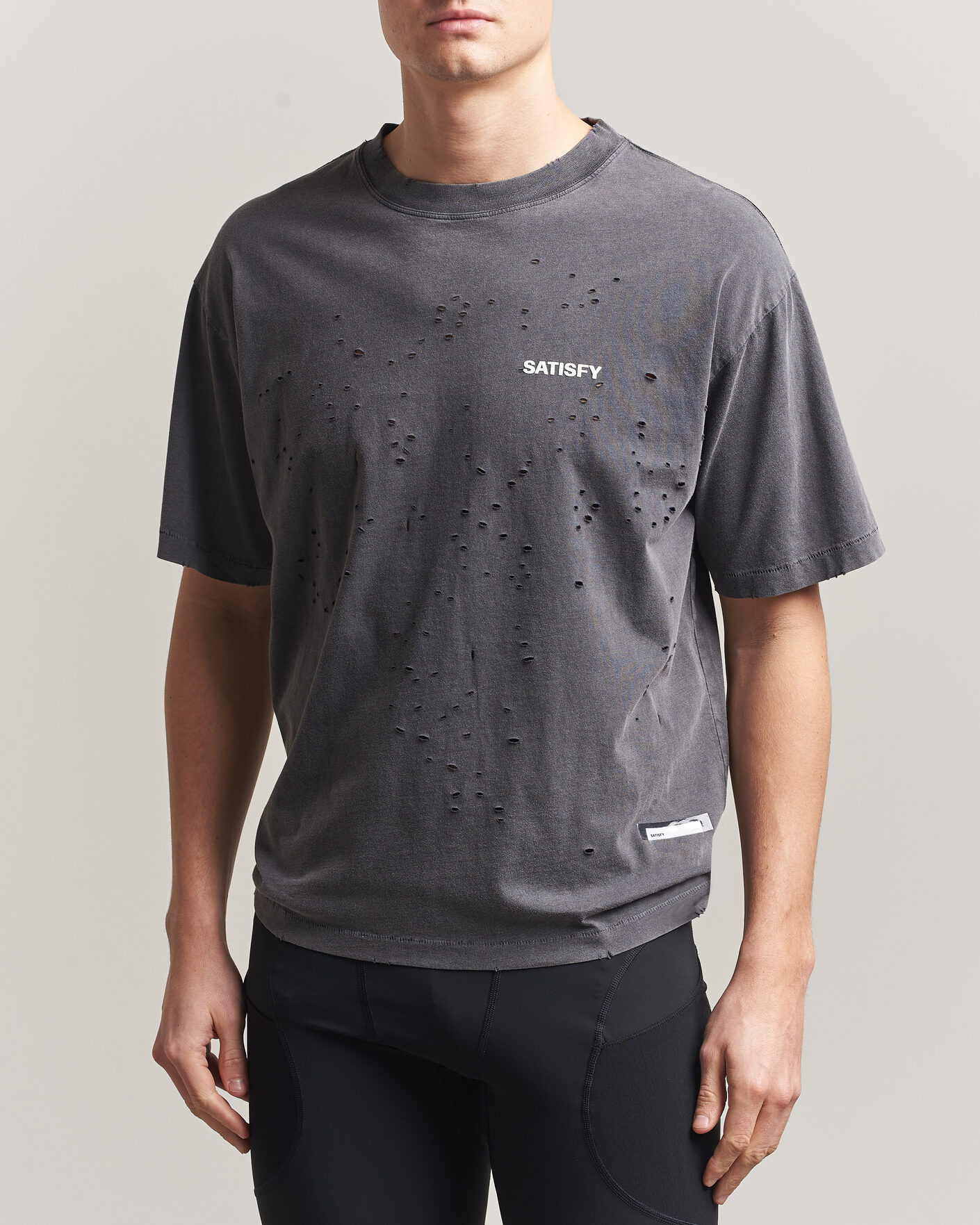 Hombres | Camisetas | Satisfy | MothTech Small Logo T-Shirt Aged Black