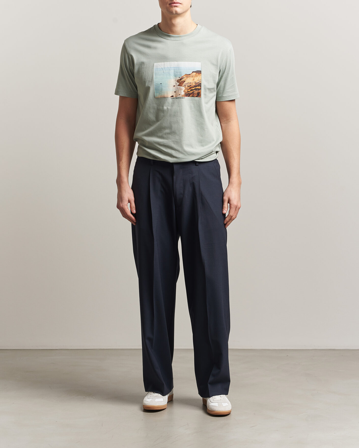 Hombres | Camisetas | GANT | Scenery Graphic Crew Neck T-Shirt Ceramic Grey