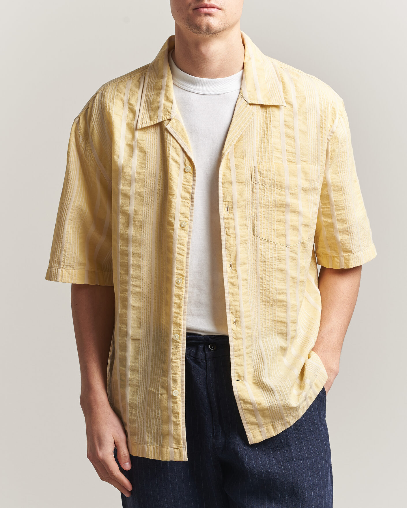 Hombres | Camisas | Gant | Relaxed Fit Seersucker Camp Collar Shirt Light Mustard Yellow
