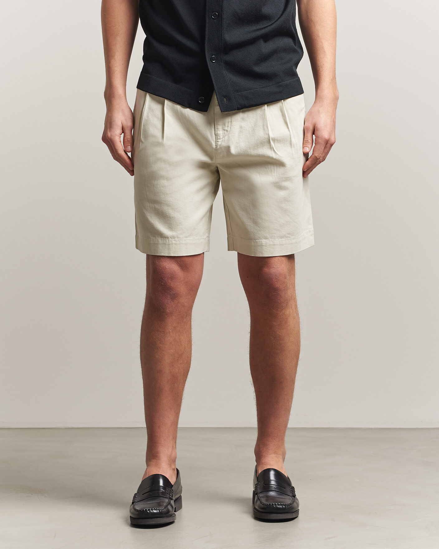 Hombres | Pantalones cortos | Gant | Relaxed Light Canvas Pleated Shorts Sand