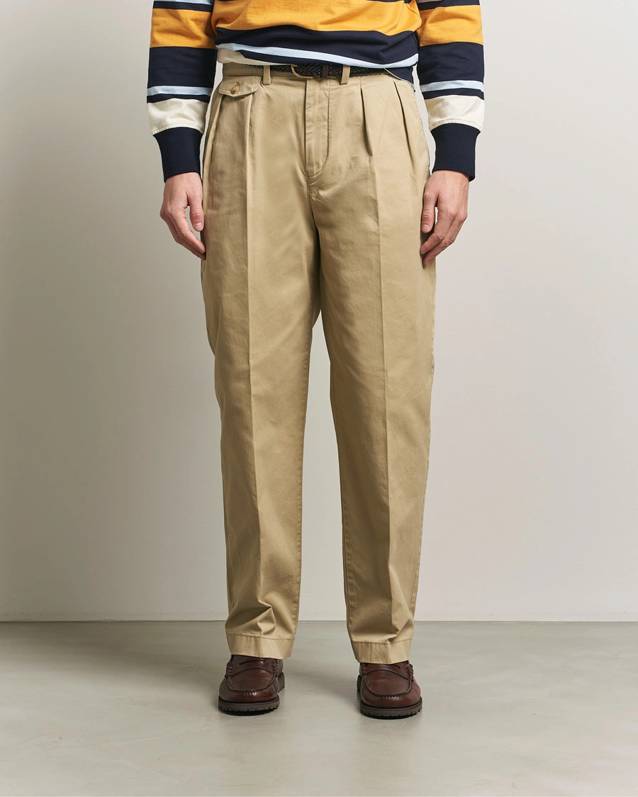 Hombres | Pantalones | GANT | Regular Pleated Twill Chinos Woody Beige