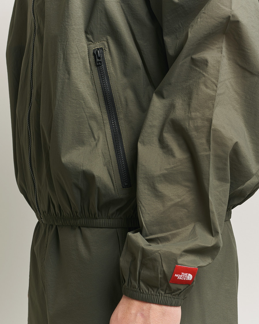 Hombres | Abrigos y chaquetas | The North Face | Red Box Packable Wind Jacket New Taupe Green