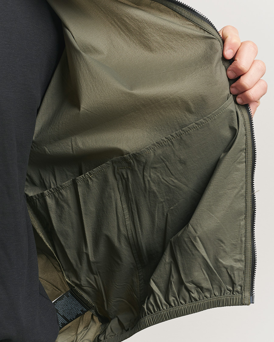 Hombres | Abrigos y chaquetas | The North Face | Red Box Packable Wind Jacket New Taupe Green