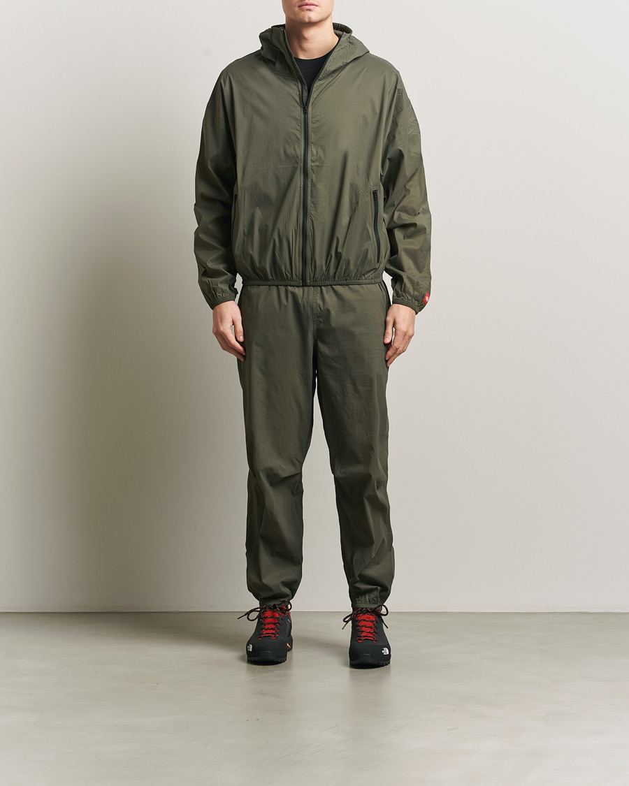 Hombres | Pantalones | The North Face | Red Box Packable Wind Pants New Taupe Green