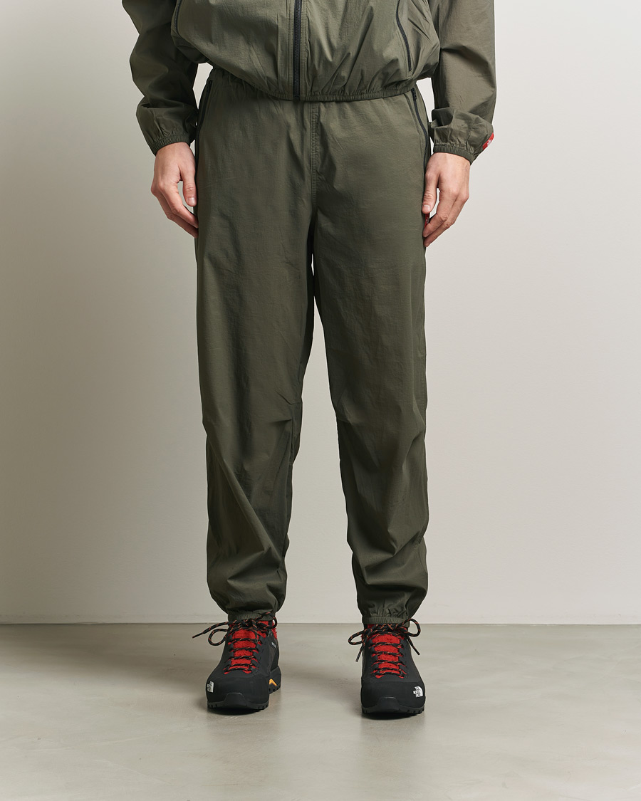 Hombres | Pantalones | The North Face | Red Box Packable Wind Pants New Taupe Green