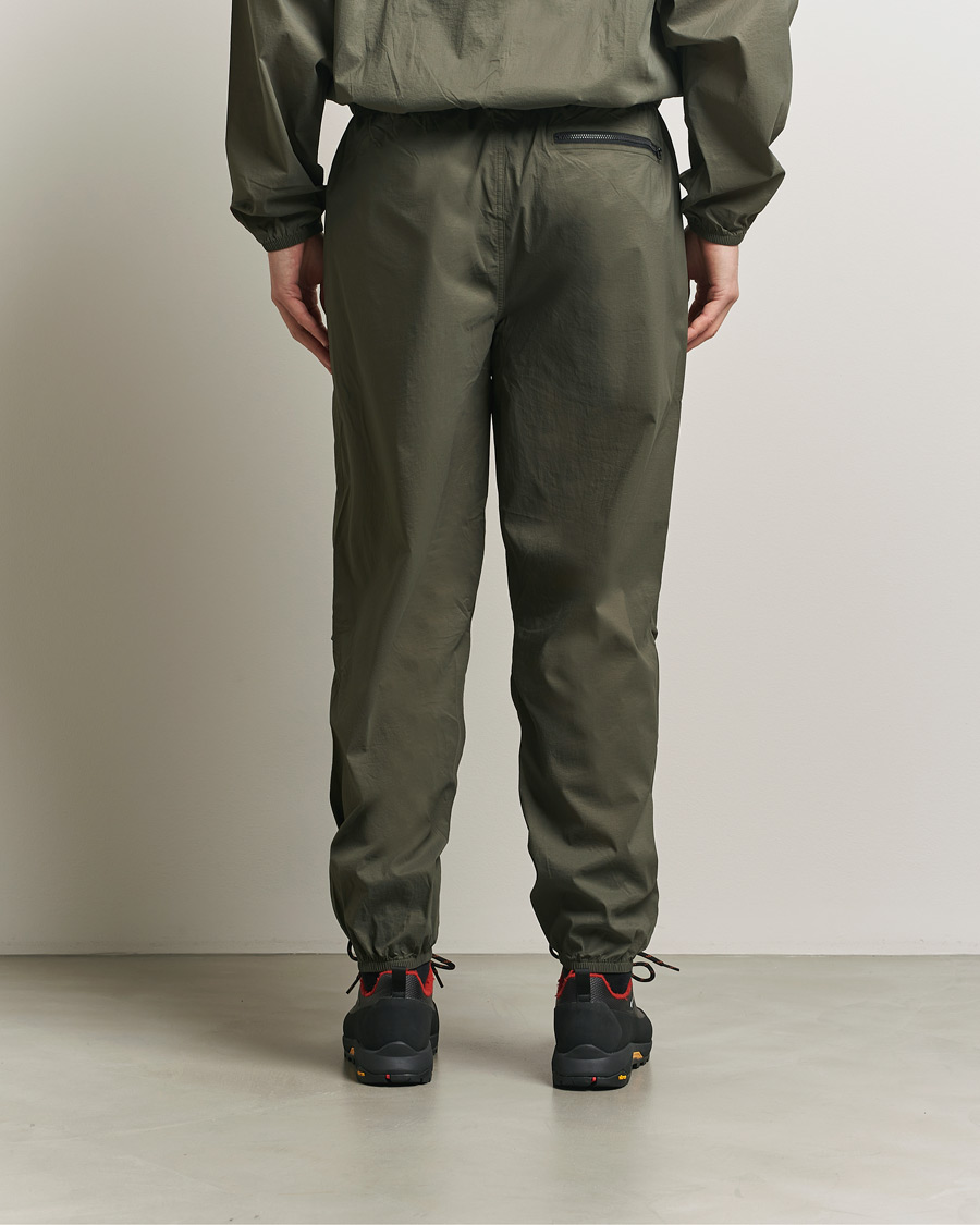 Hombres | Pantalones | The North Face | Red Box Packable Wind Pants New Taupe Green