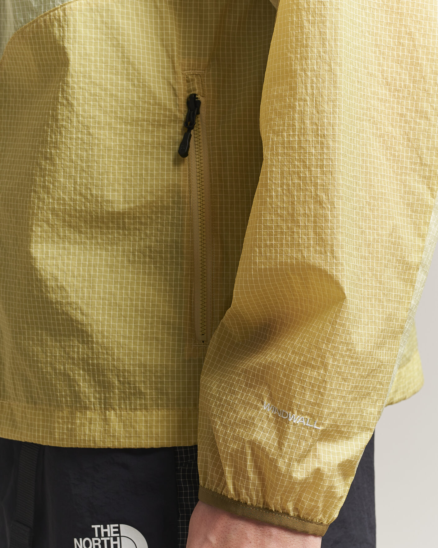 Hombres | Abrigos y chaquetas | The North Face | NSE Wind Jacket Lemon Mist