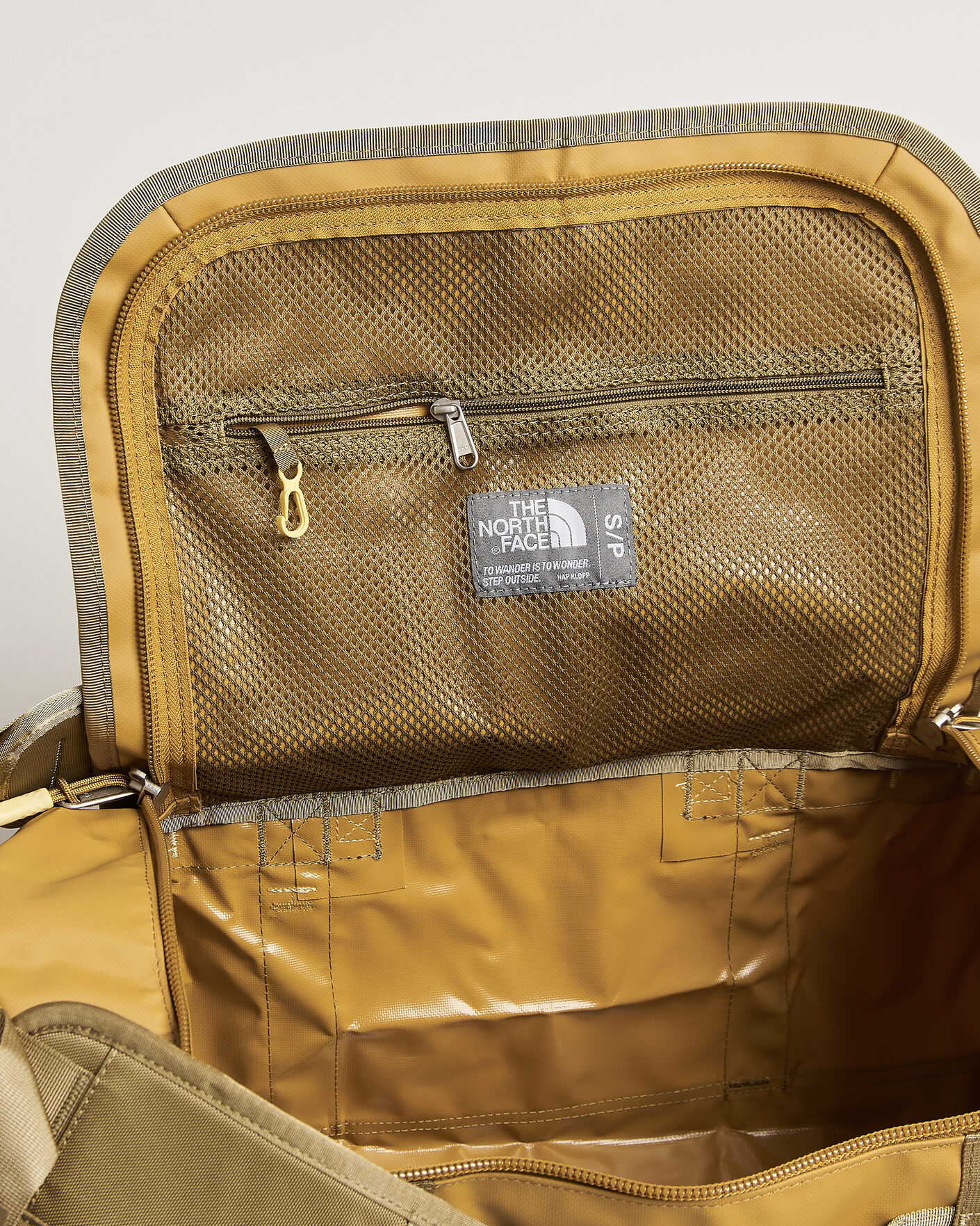 Hombres | Bolsos | The North Face | Base Camp Duffel S Golden Tan