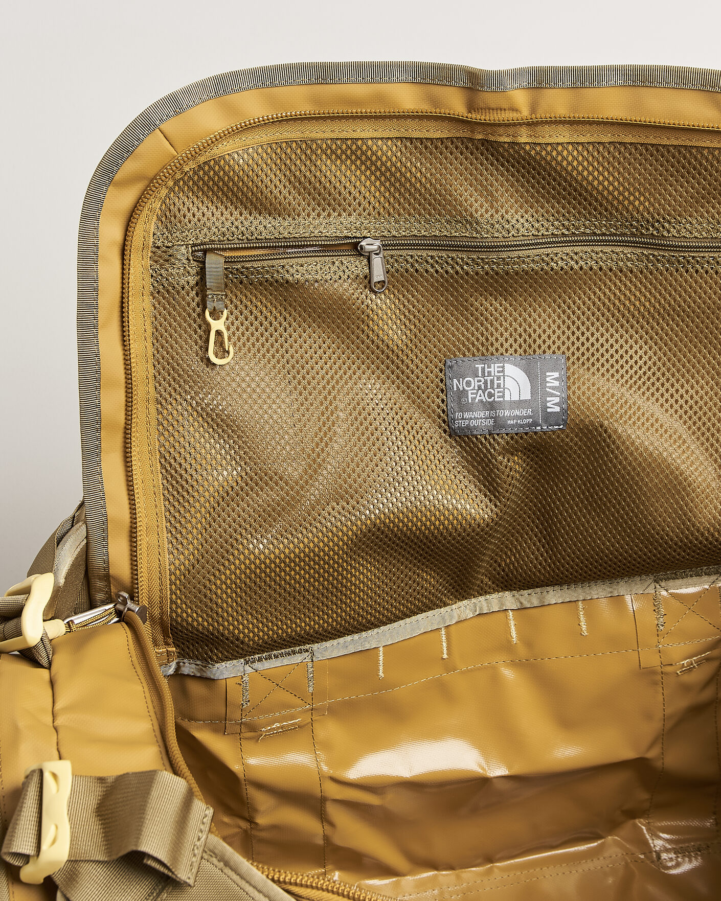 Hombres | Bolsos | The North Face | Base Camp Duffel M Golden Tan