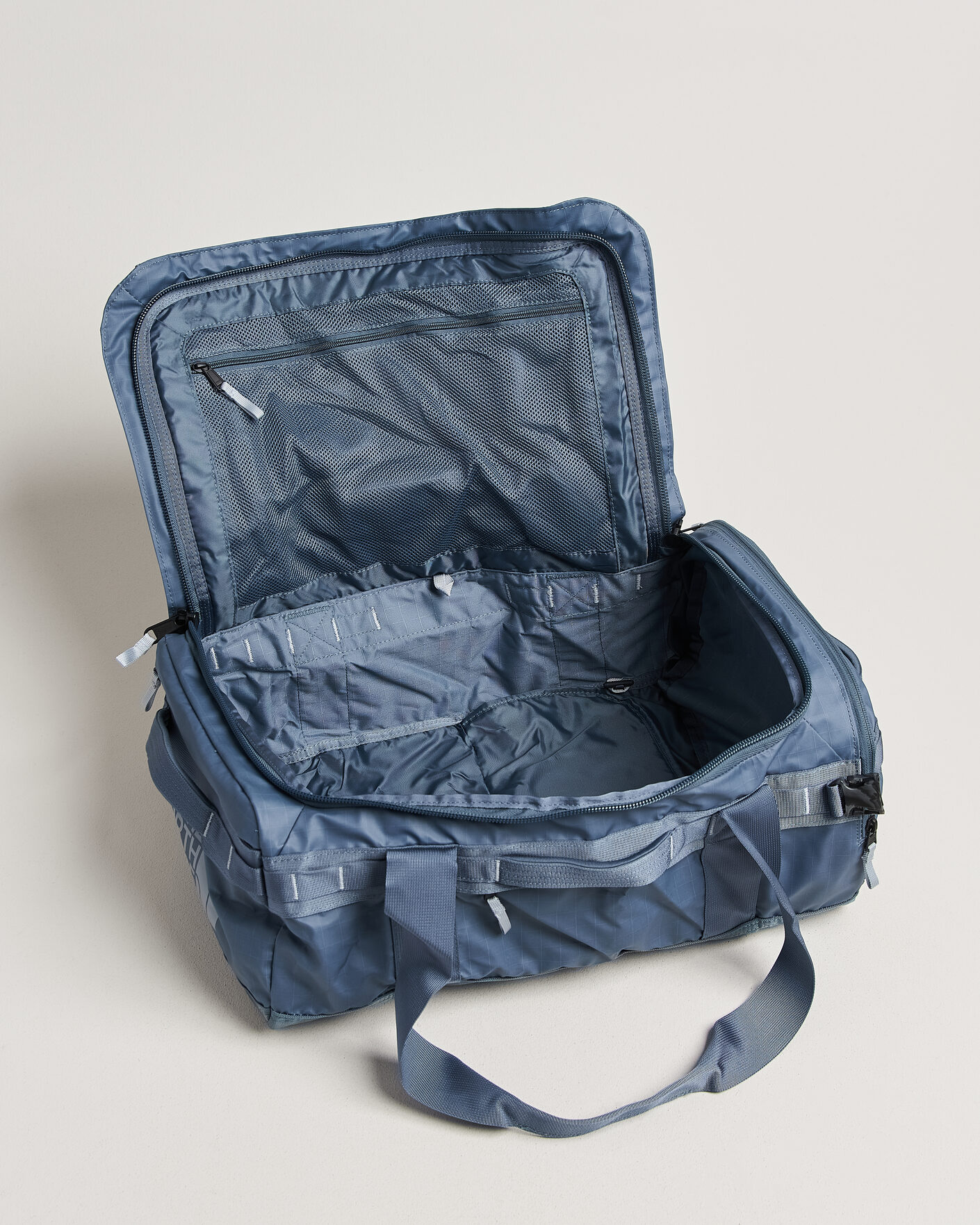Hombres | Bolsos | The North Face | Base Camp Voyager Duffel 42 Granite Grey