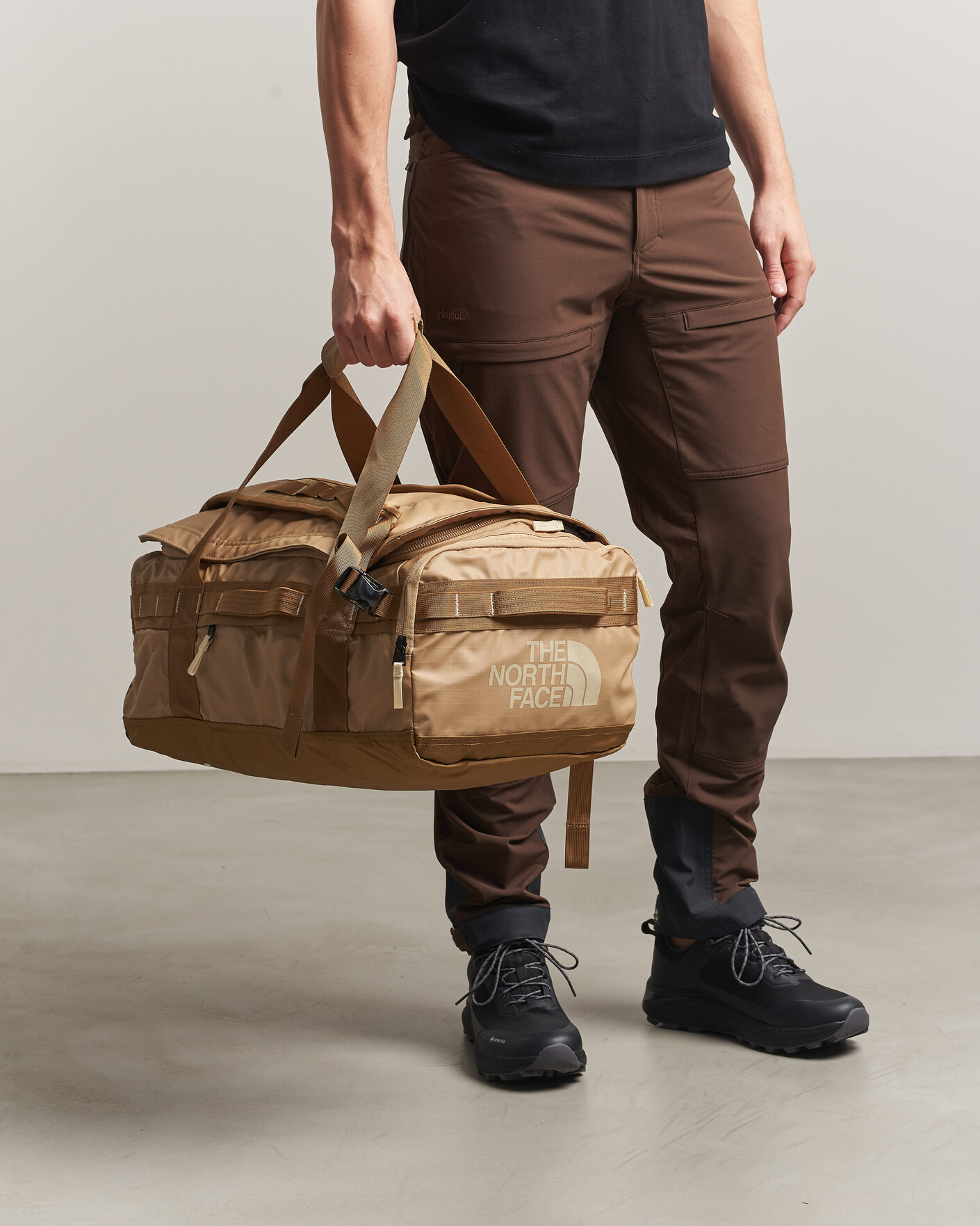Hombres | Bolsos | The North Face | Base Camp Voyager Duffel 42 Khaki Stone