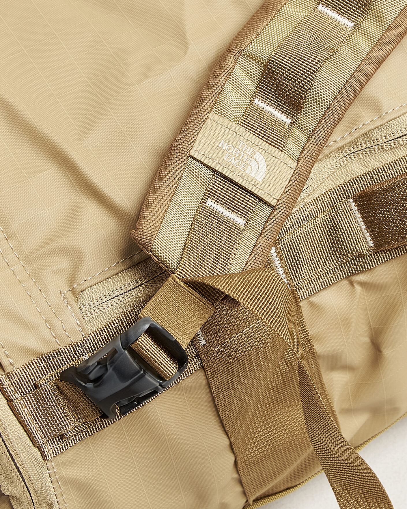 Hombres | Bolsos | The North Face | Base Camp Voyager Duffel 32 Khaki Stone