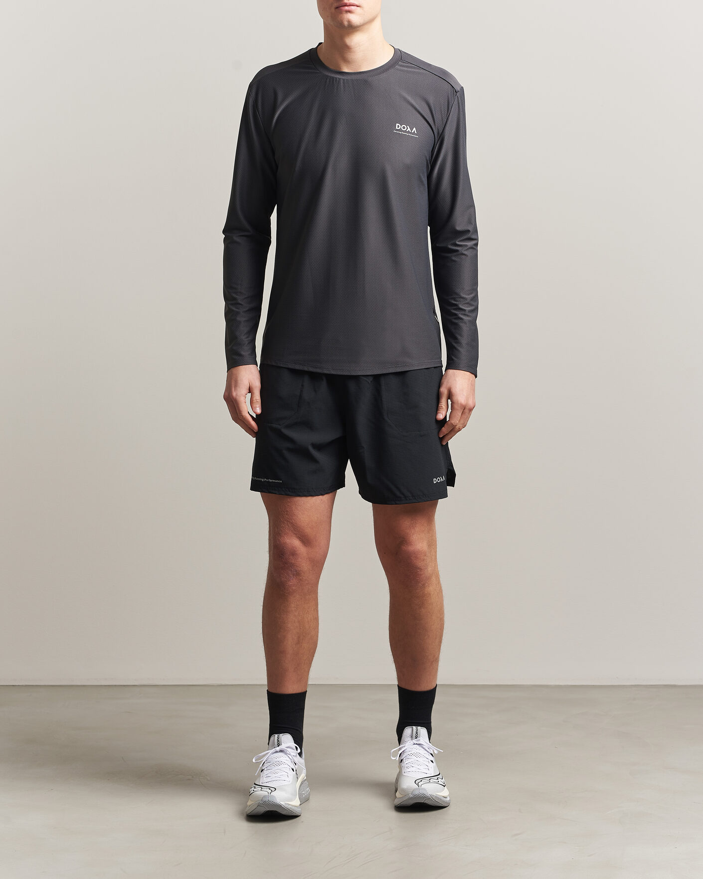 Hombres | Camisetas | DOXA | Rerun Long Sleeve T-Shirt Raven