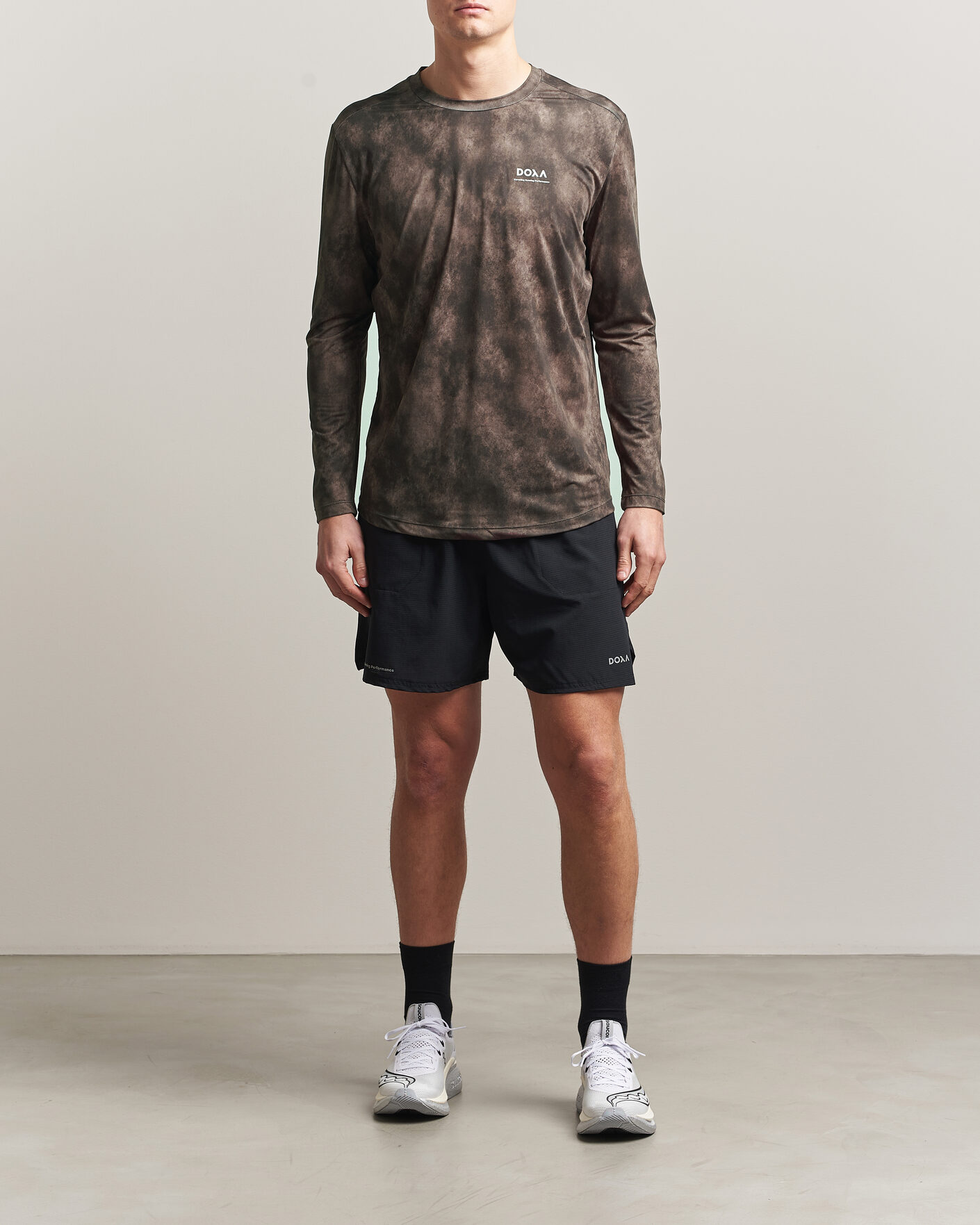 Hombres | Camisetas | DOXA | Rerun Long Sleeve T-Shirt Taupe