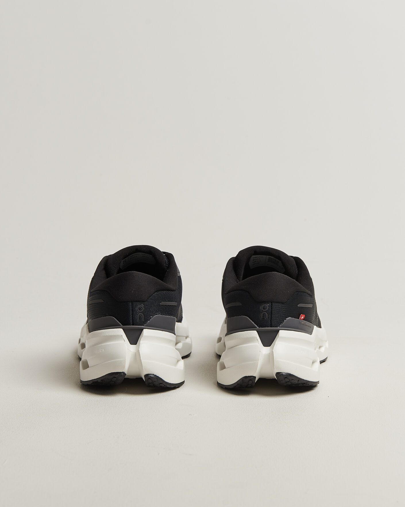 Hombres | Zapatillas de correr | On | Cloudrunner 3 Black/Ivory