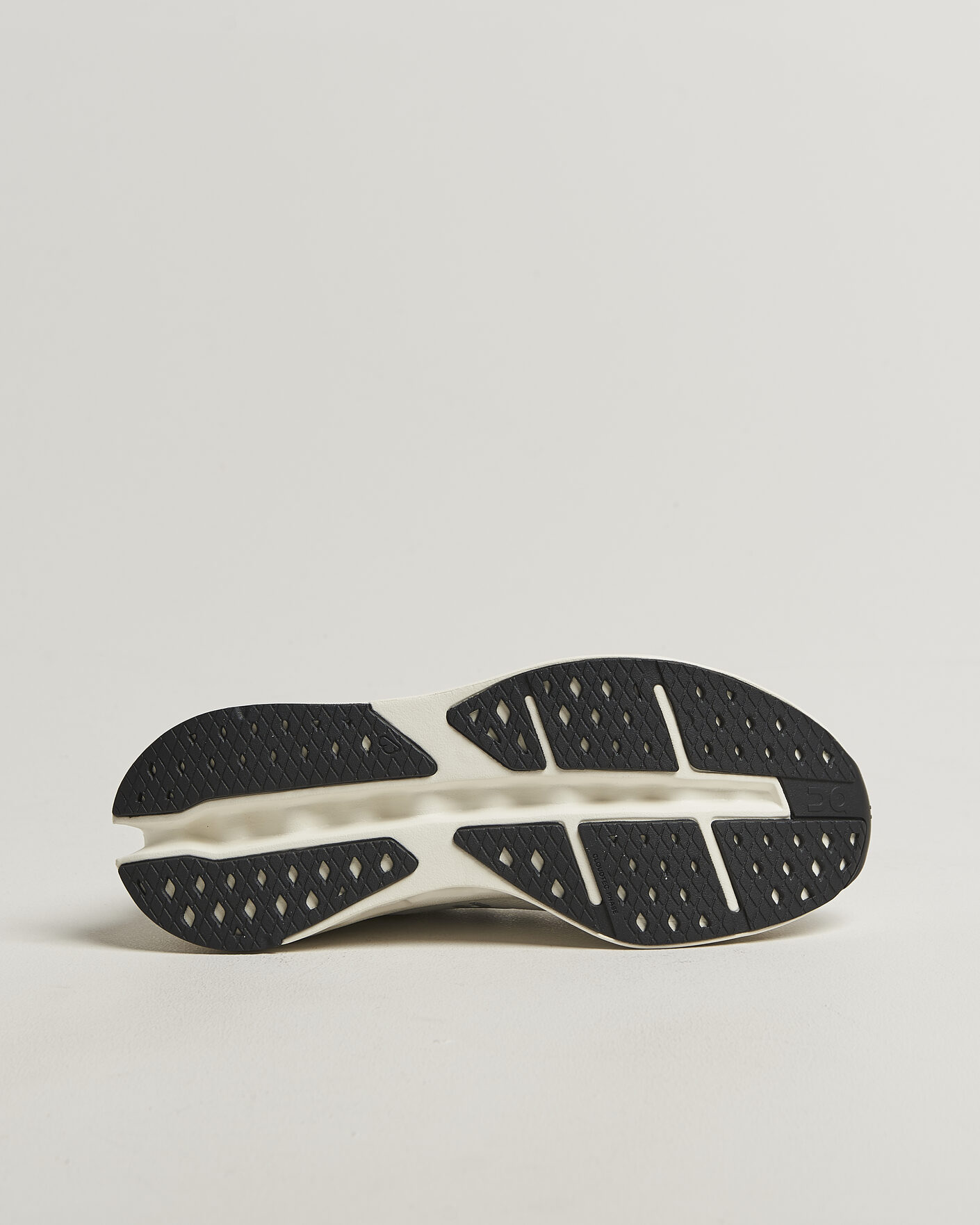 Hombres | Zapatillas de correr | On | Cloudsurfer Max White/White