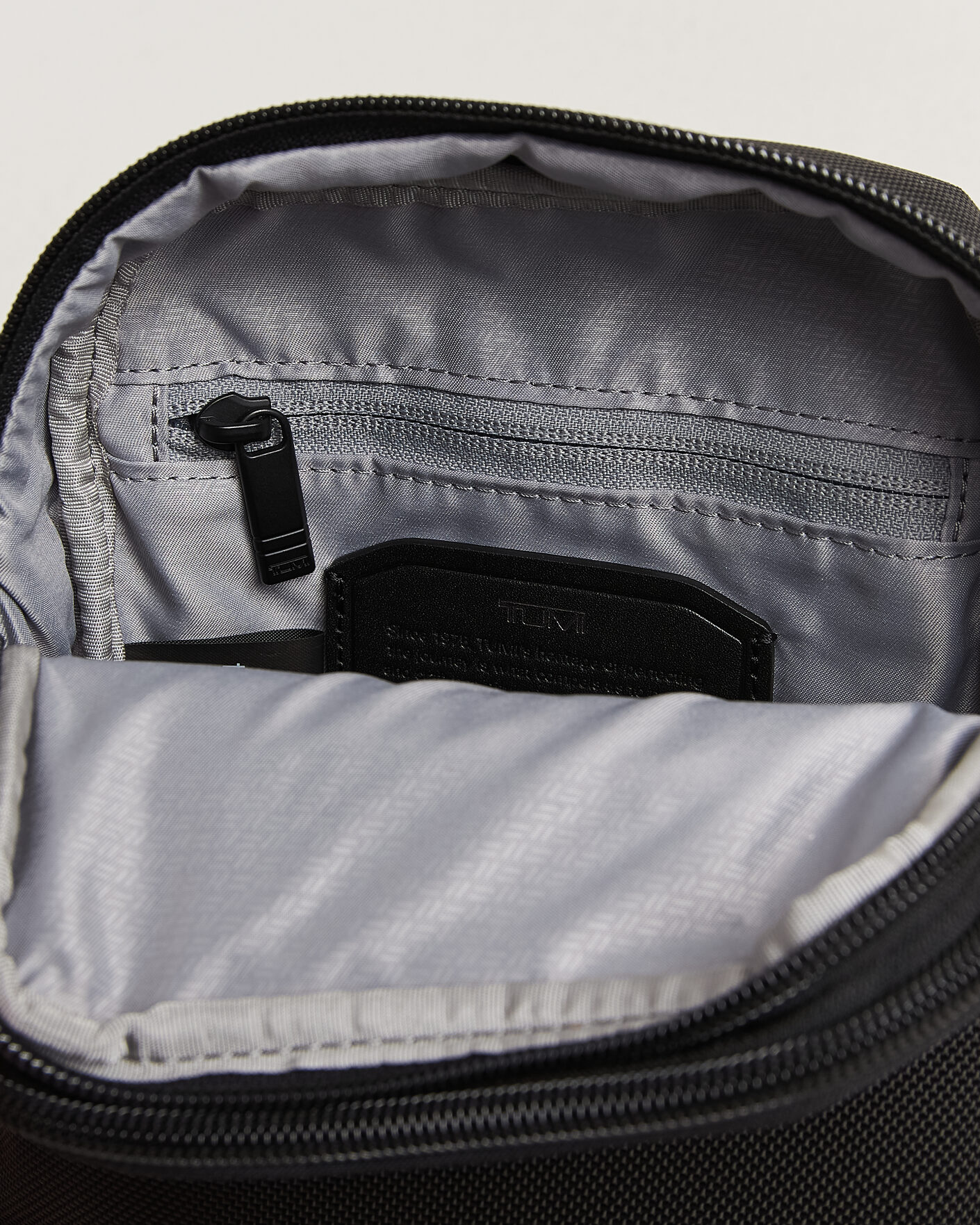 Hombres | Bolsos | TUMI | Alpha 4 Small Crossbody Bag Black