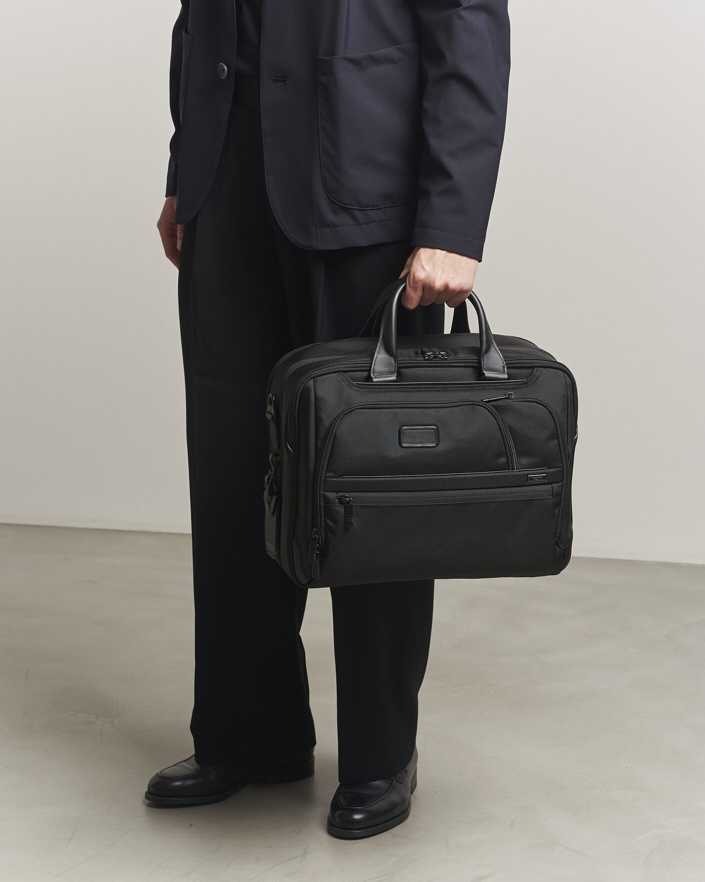 Hombres | Bolsos | TUMI | Alpha 4 Expandable Medium Briefcase Black