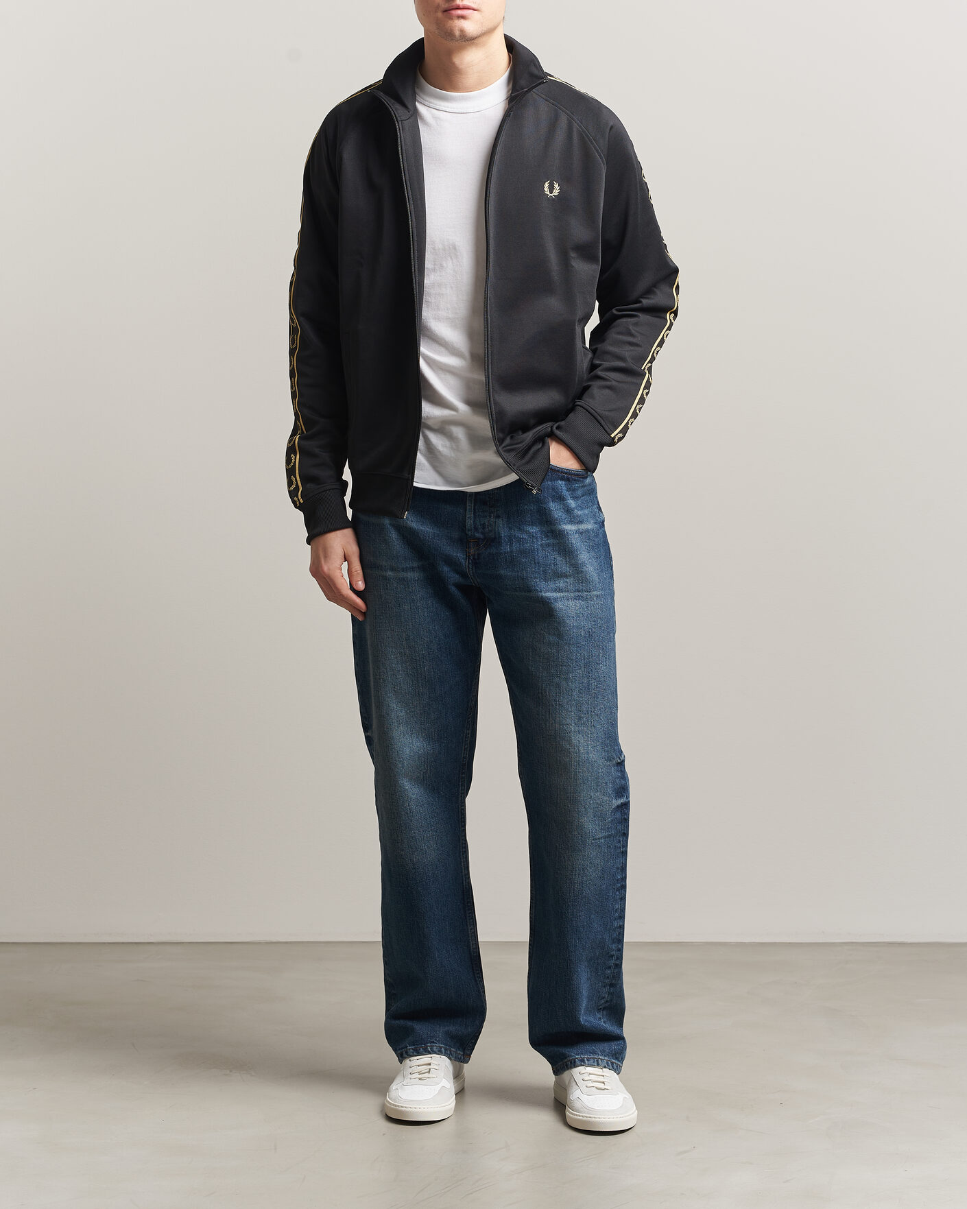 Fred Perry Taped Track Jacket Black en CareOfCarl.es