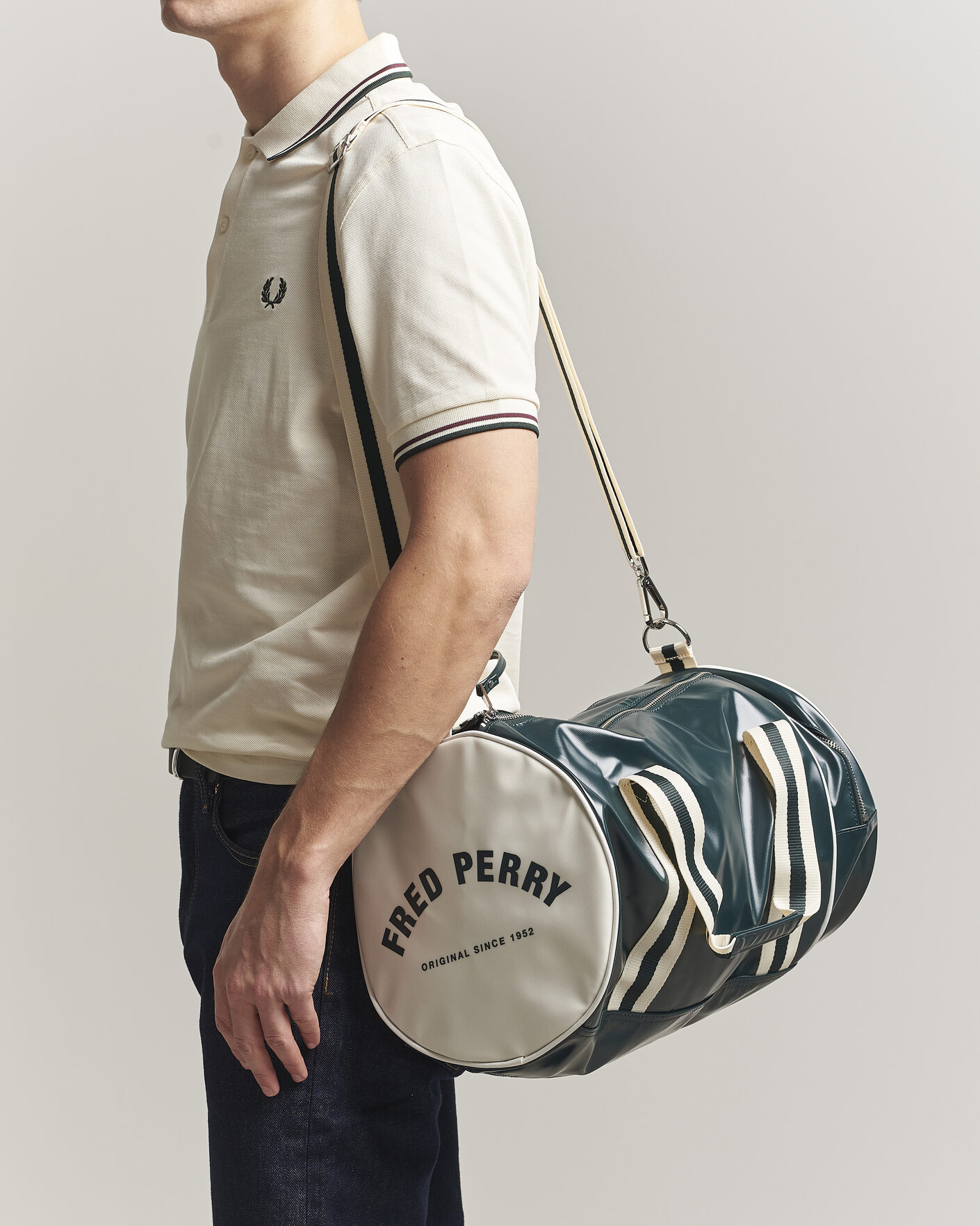 Hombres | Bolsos | Fred Perry | Classic Barrel Bag Grassroots Green/Ecru