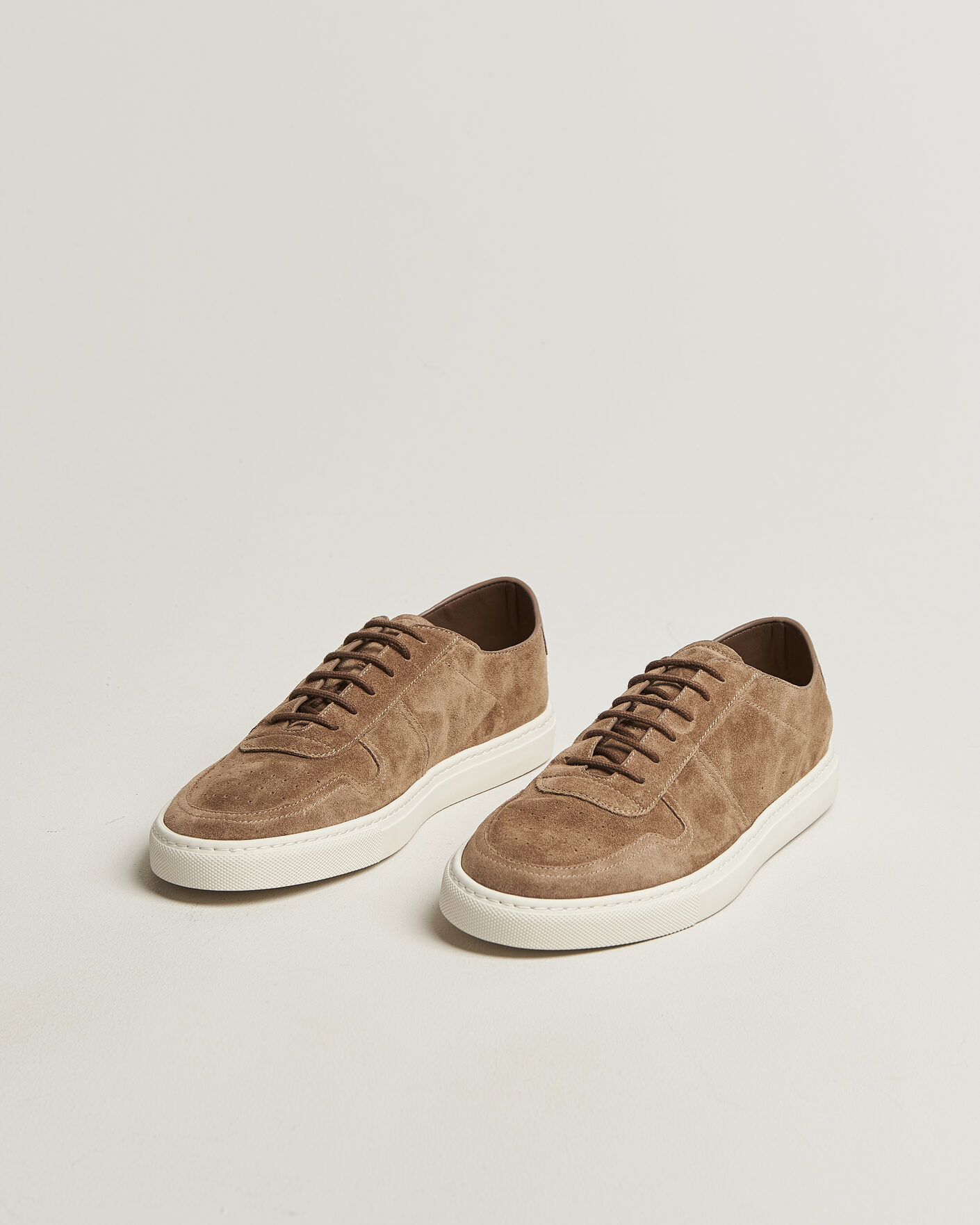 Hombres | Zapatillas | Common Projects | BBall Slim Deconstructed Suede Sneaker Taupe