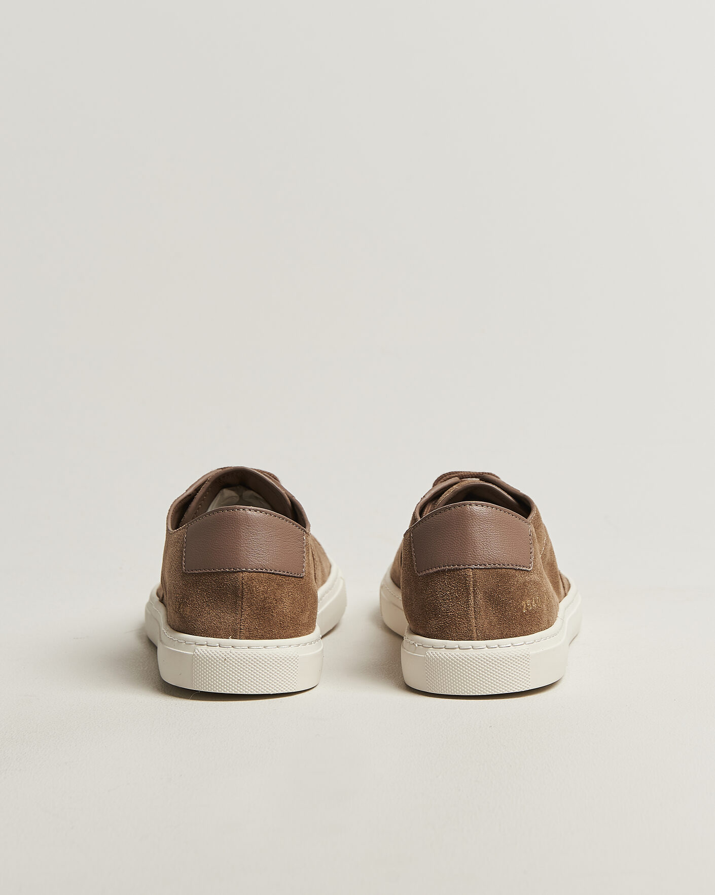 Hombres | Zapatillas | Common Projects | BBall Slim Deconstructed Suede Sneaker Taupe