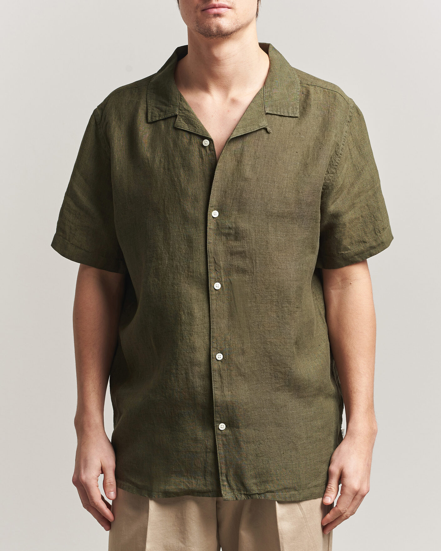 Hombres | Camisas | KnowledgeCotton Apparel | Short Sleeve Linen Resort Shirt Burnt Olive