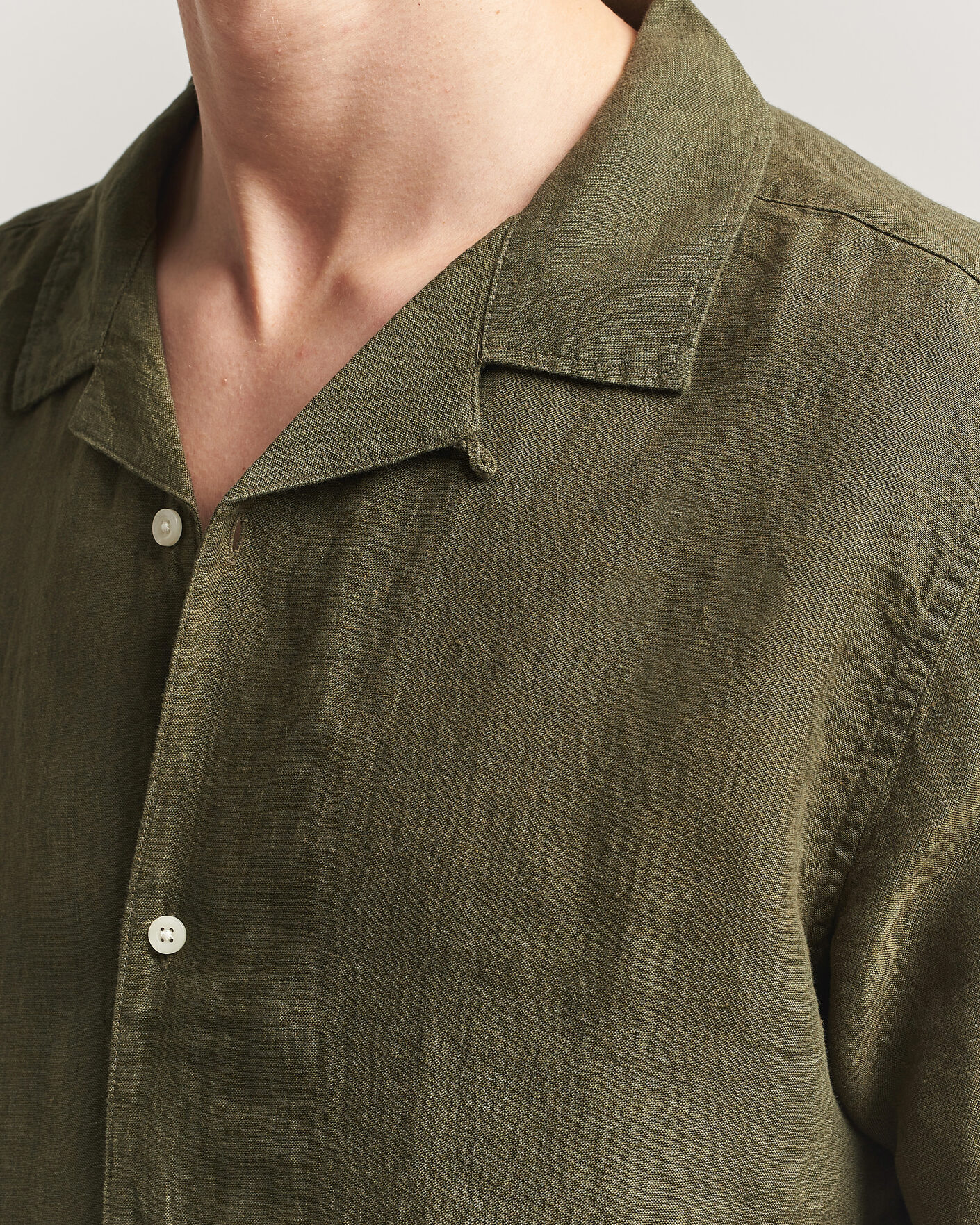 Hombres | Camisas | KnowledgeCotton Apparel | Short Sleeve Linen Resort Shirt Burnt Olive